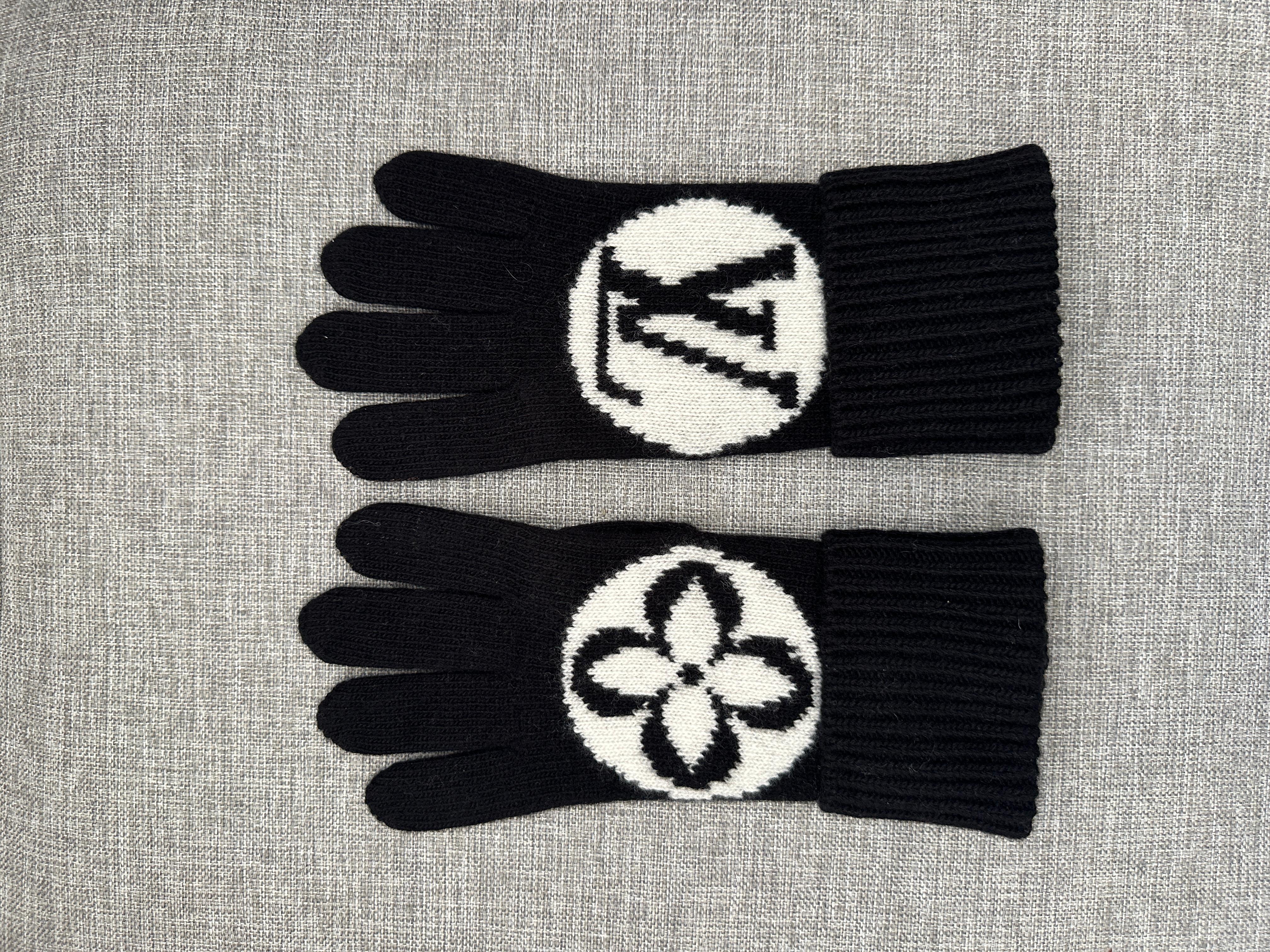 Louis Vuitton LV Medallion Gloves 1