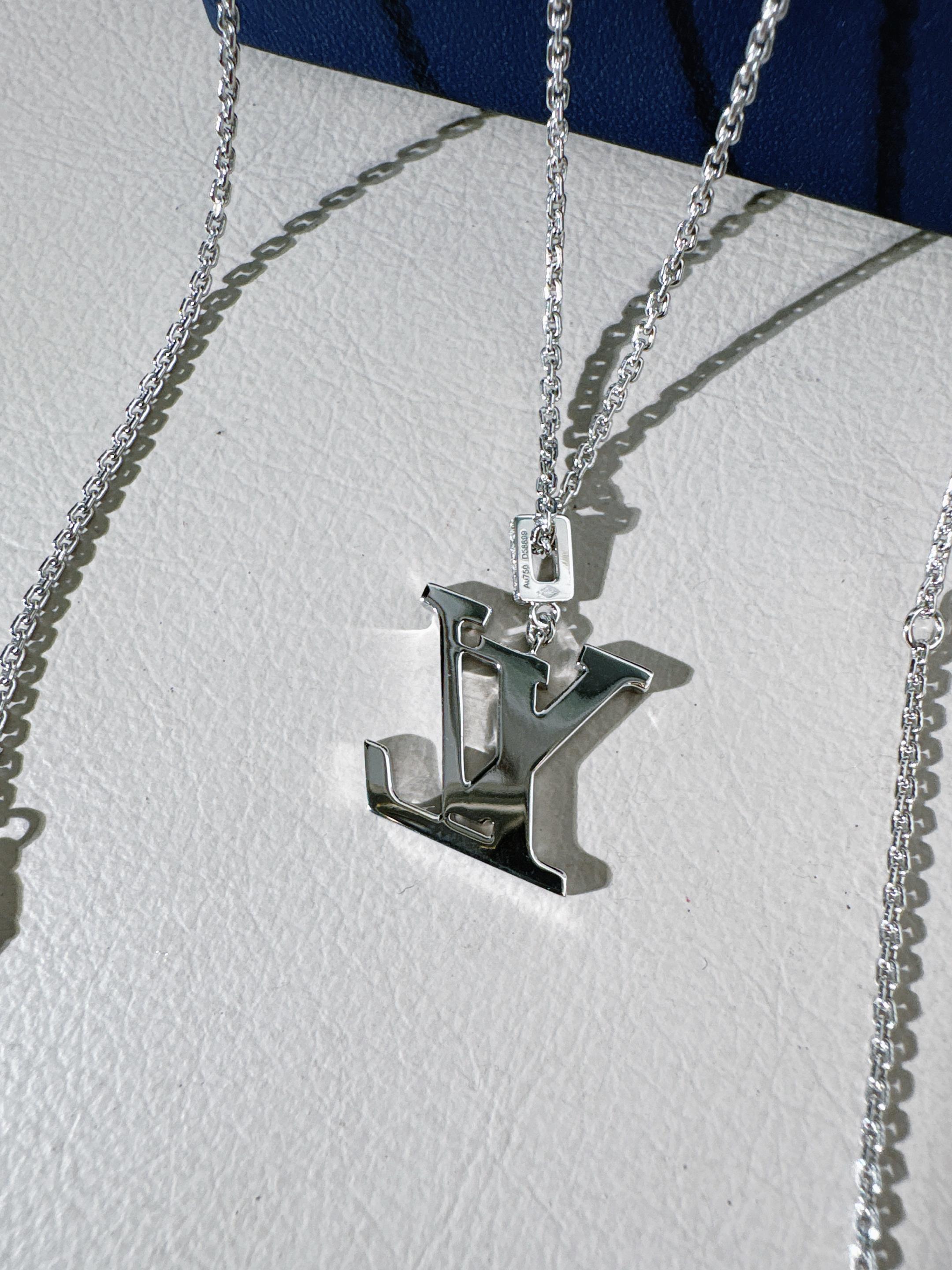 Louis Vuitton LV Medium Pendant Necklace 18K White Gold and Pavé