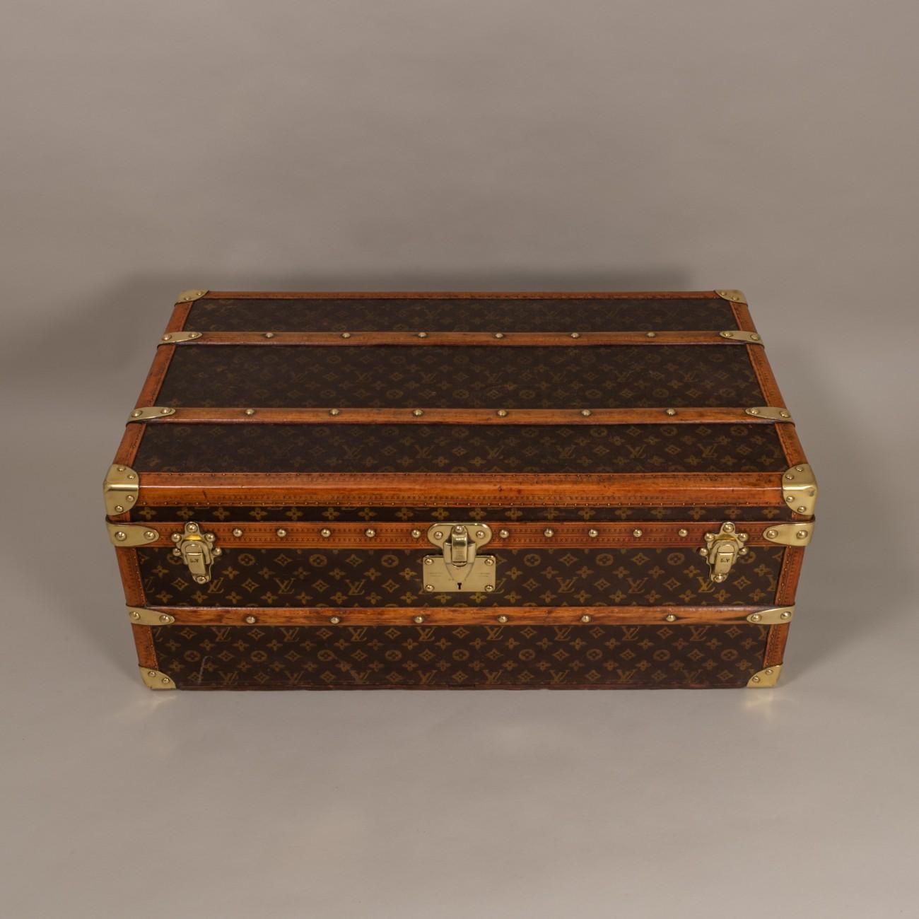 Louis Vuitton LV Monogram Aero Trunk:: um 1915 8