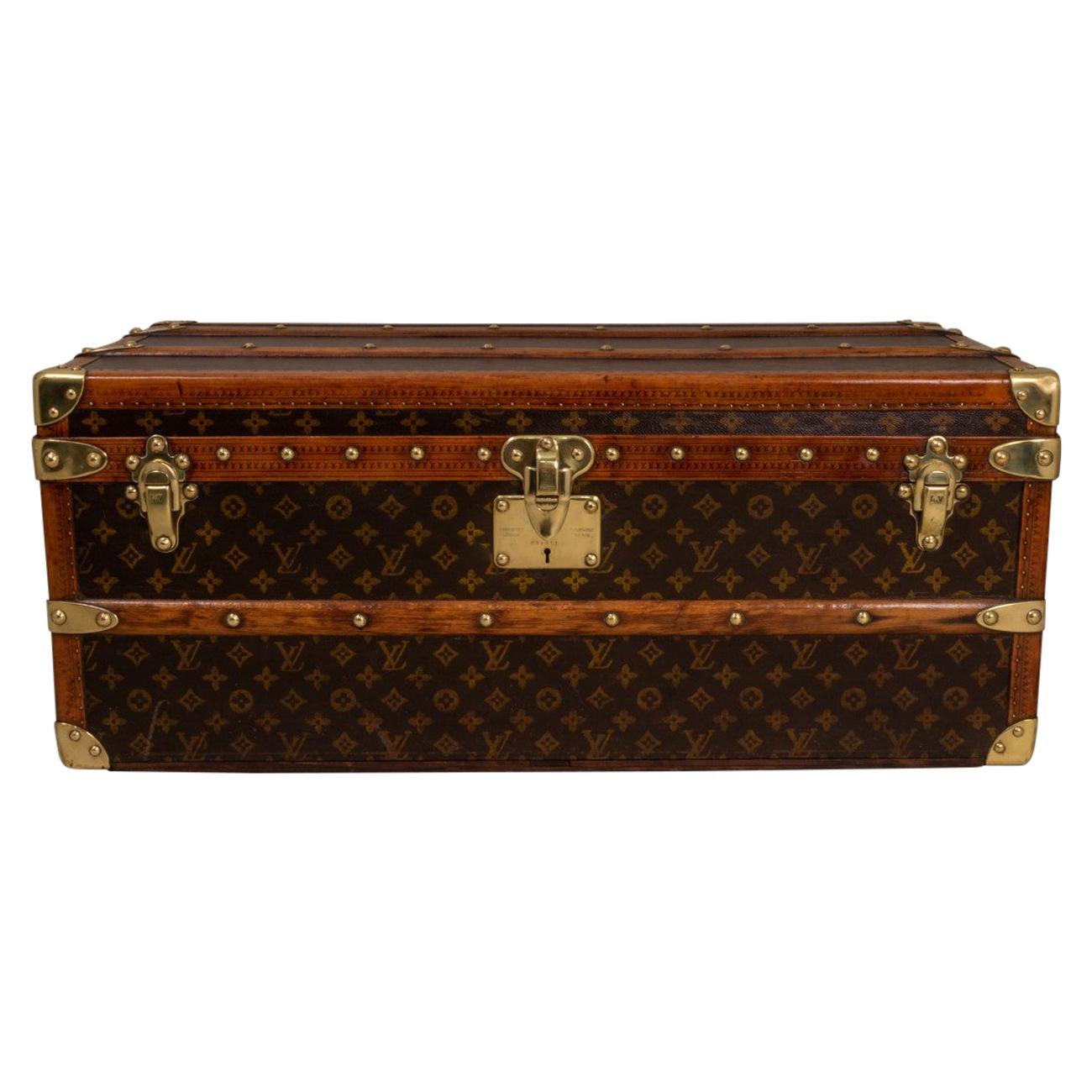 A splendid aero trunk with polished brass fittings, lozine trim and original interior with tray, circa 1915. The leather handles on this trunk are replacements, made as copies of the originals.

Dimensions: 80.5cm/31¾ inches (length) x 46.5cm/18¼
