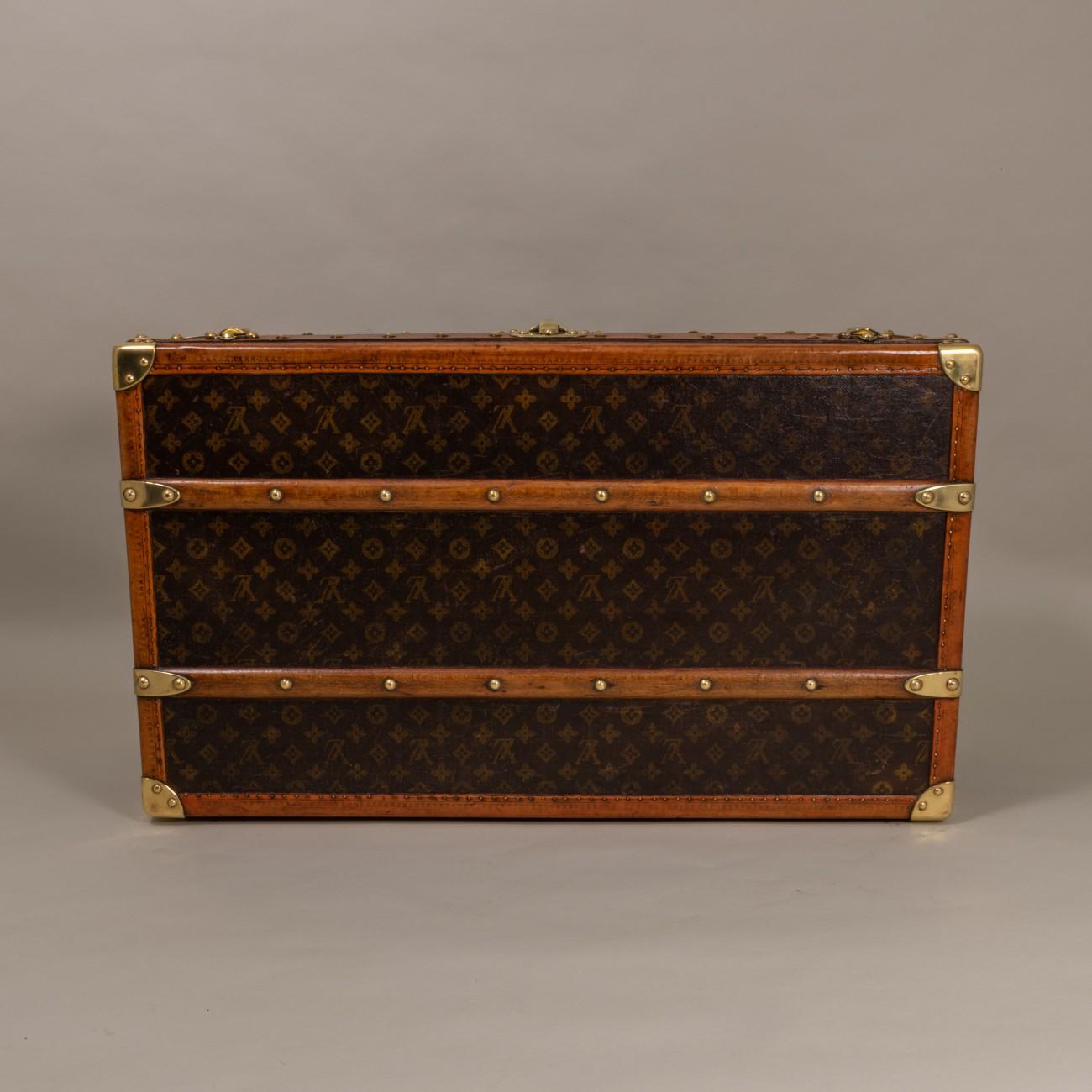 Louis Vuitton LV Monogram Aero Trunk:: um 1915 (Messing)