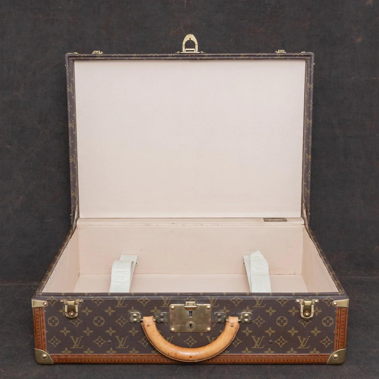 Fin du 20e siècle Louis Vuitton LV Monogram 'Bisten' Suitcase, circa 1990 en vente