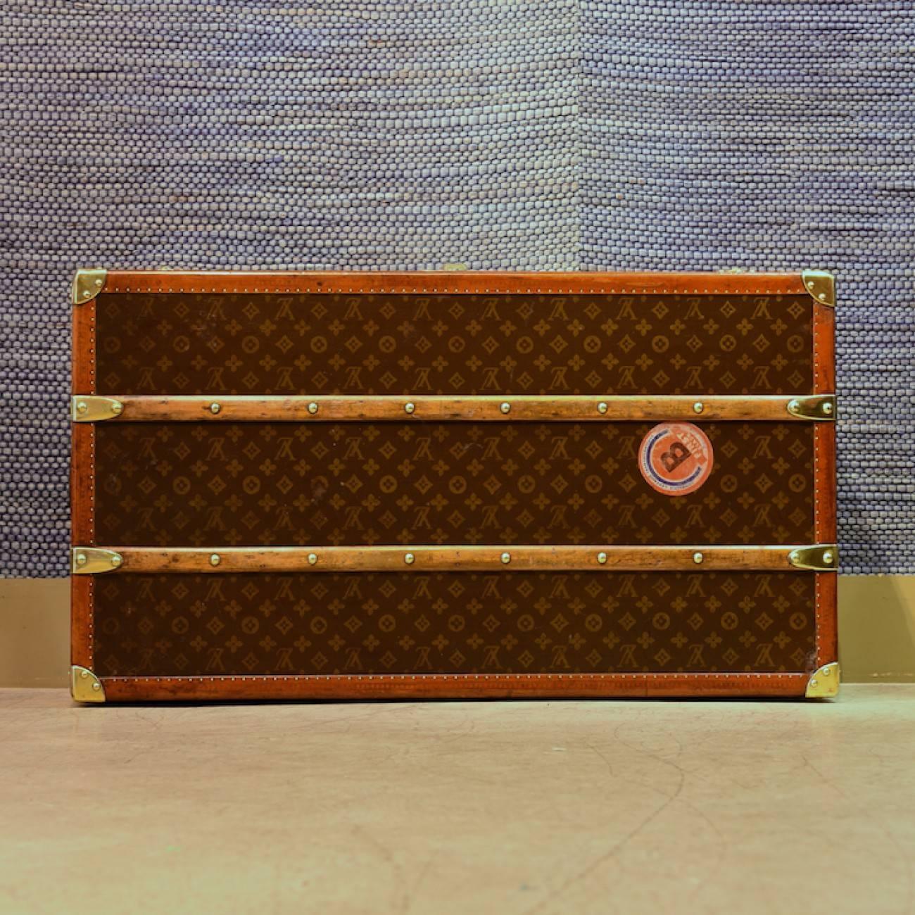 A splendid small Louis Vuitton LV monogram cabin trunk with leather handles, lozine trim and original interior with tray, circa 1940. Originally retailed by Saks of New York.

Dimensions: 90 cm/35½ inches (length) x 51 cm/20? inches (depth) x 34
