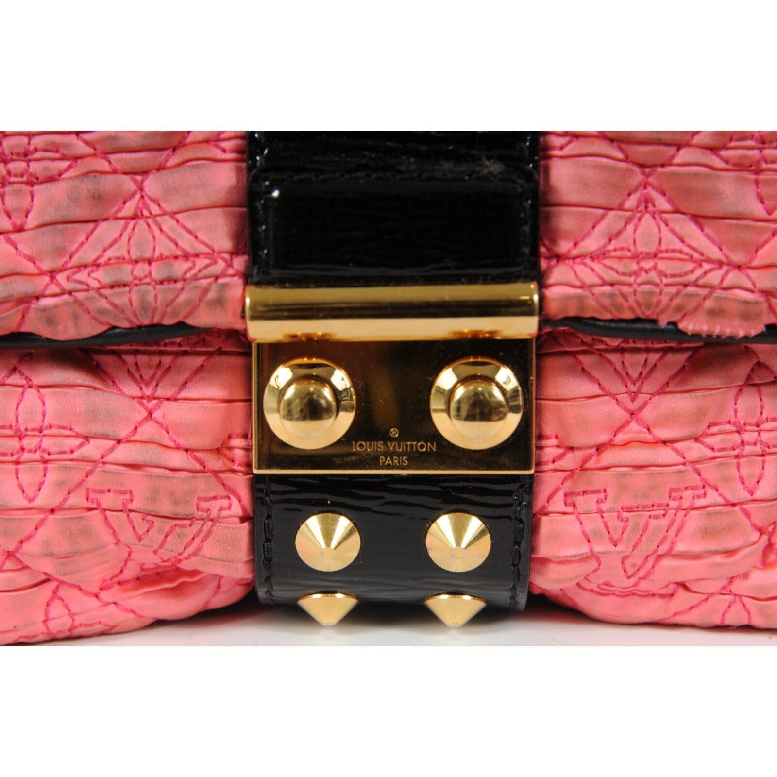 Louis Vuitton Monogram Rosa Deriva Pouch Raso Trapuntato Coquette Pochette in vendita 1