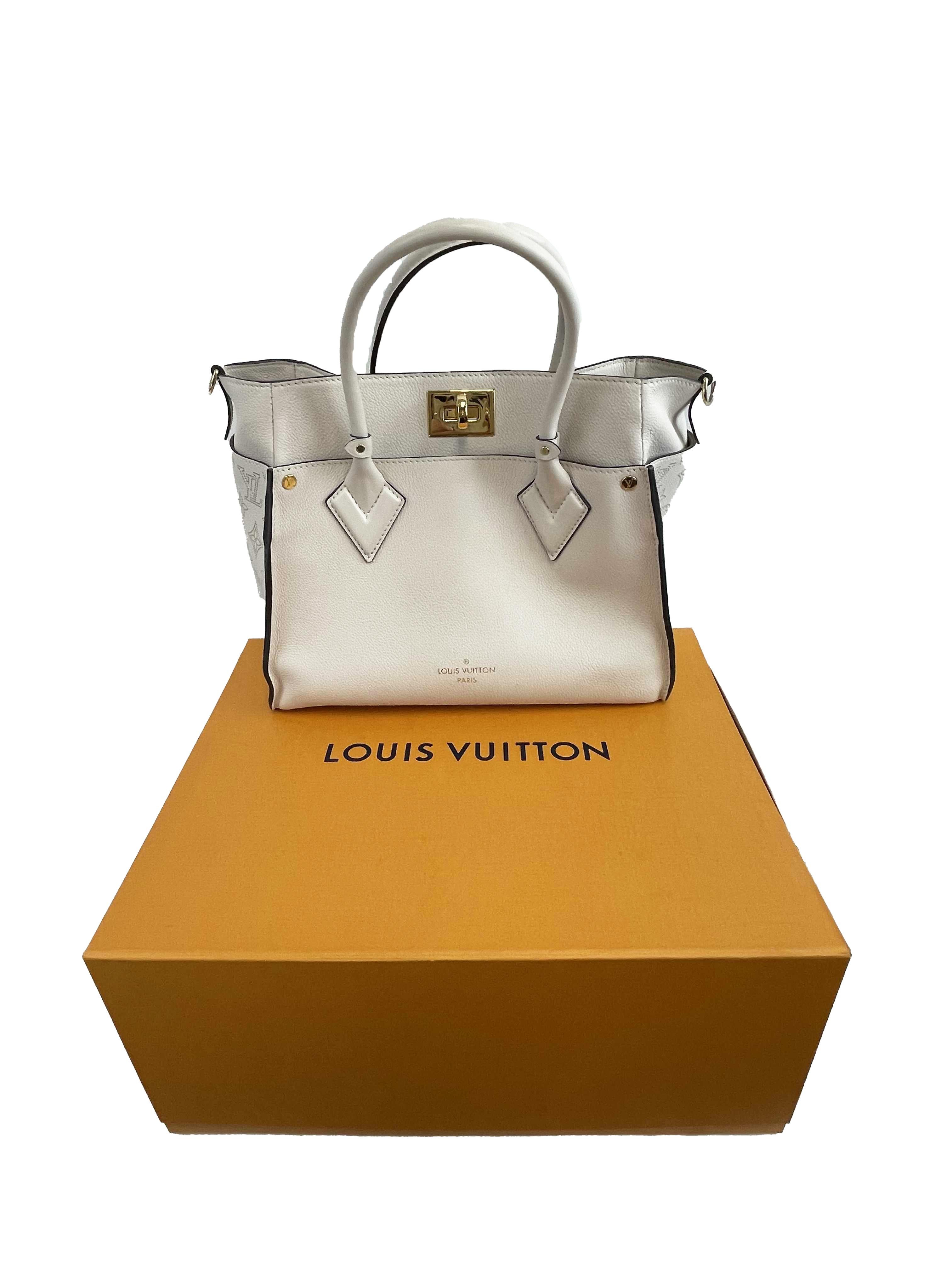 Louis Vuitton - LV On My Side MM Beige Leather Top Handle w/ Shoulder Strap In Excellent Condition In Sanford, FL