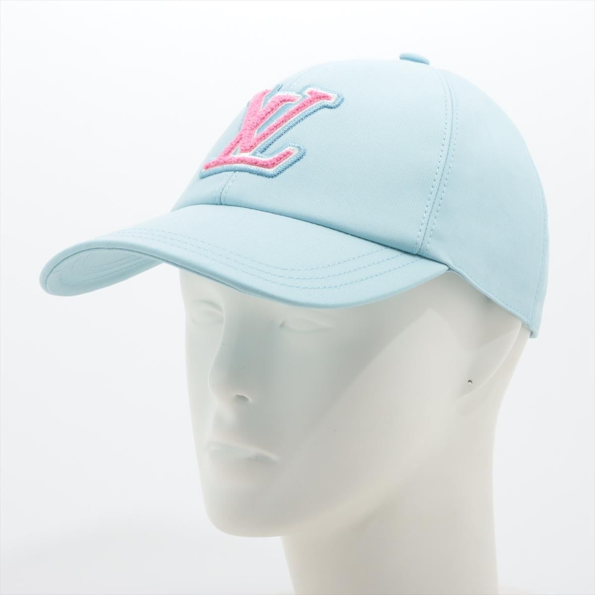 The Louis Vuitton LV Signature Cap in Sky Blue is a stylish and contemporary accessory that effortlessly combines luxury with casual flair. The LV Signature cap brings a fresh burst of sporty style to a classic signature. Crafted in pure cotton, it
