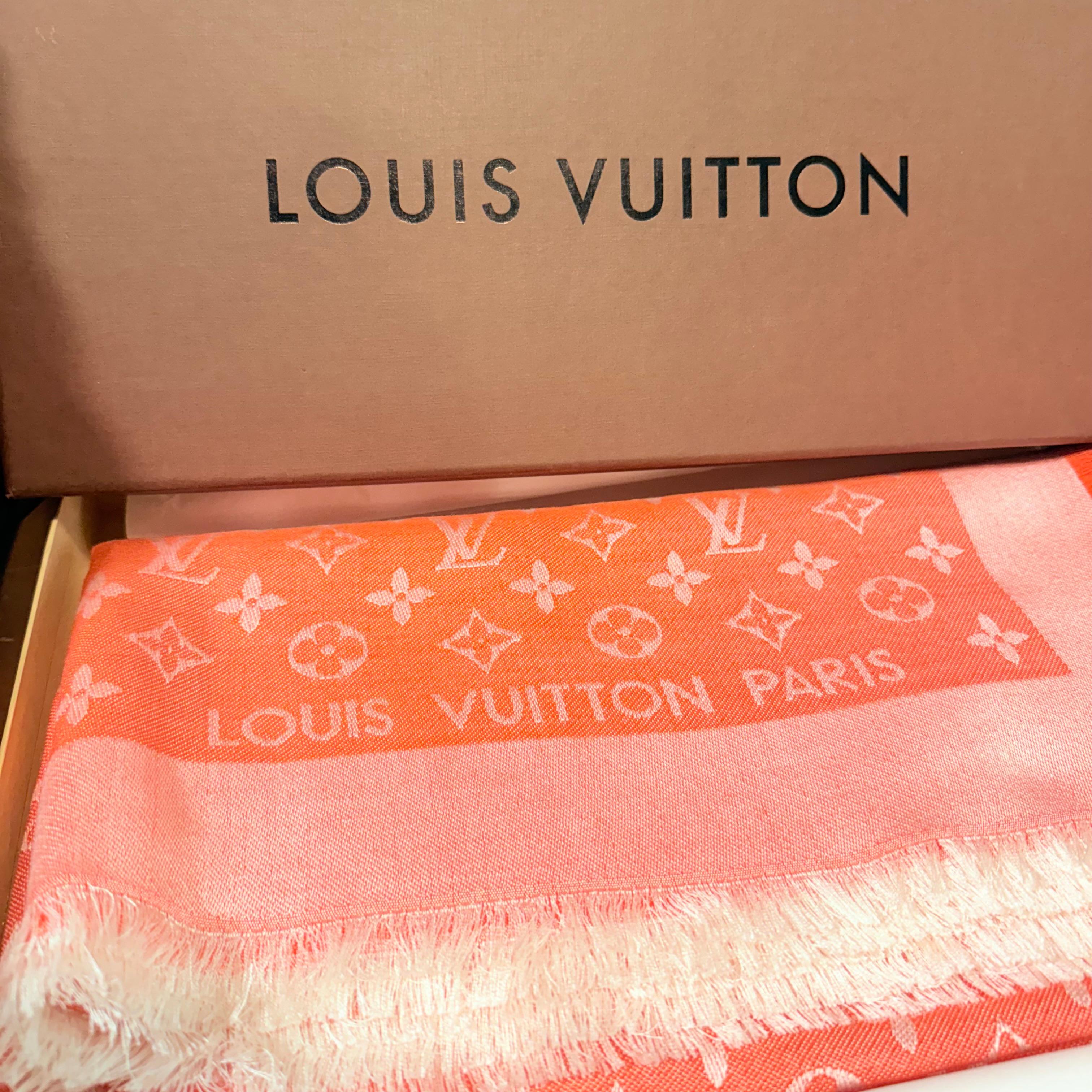 Estola Louis Vuitton LV de seda y lana en venta 4
