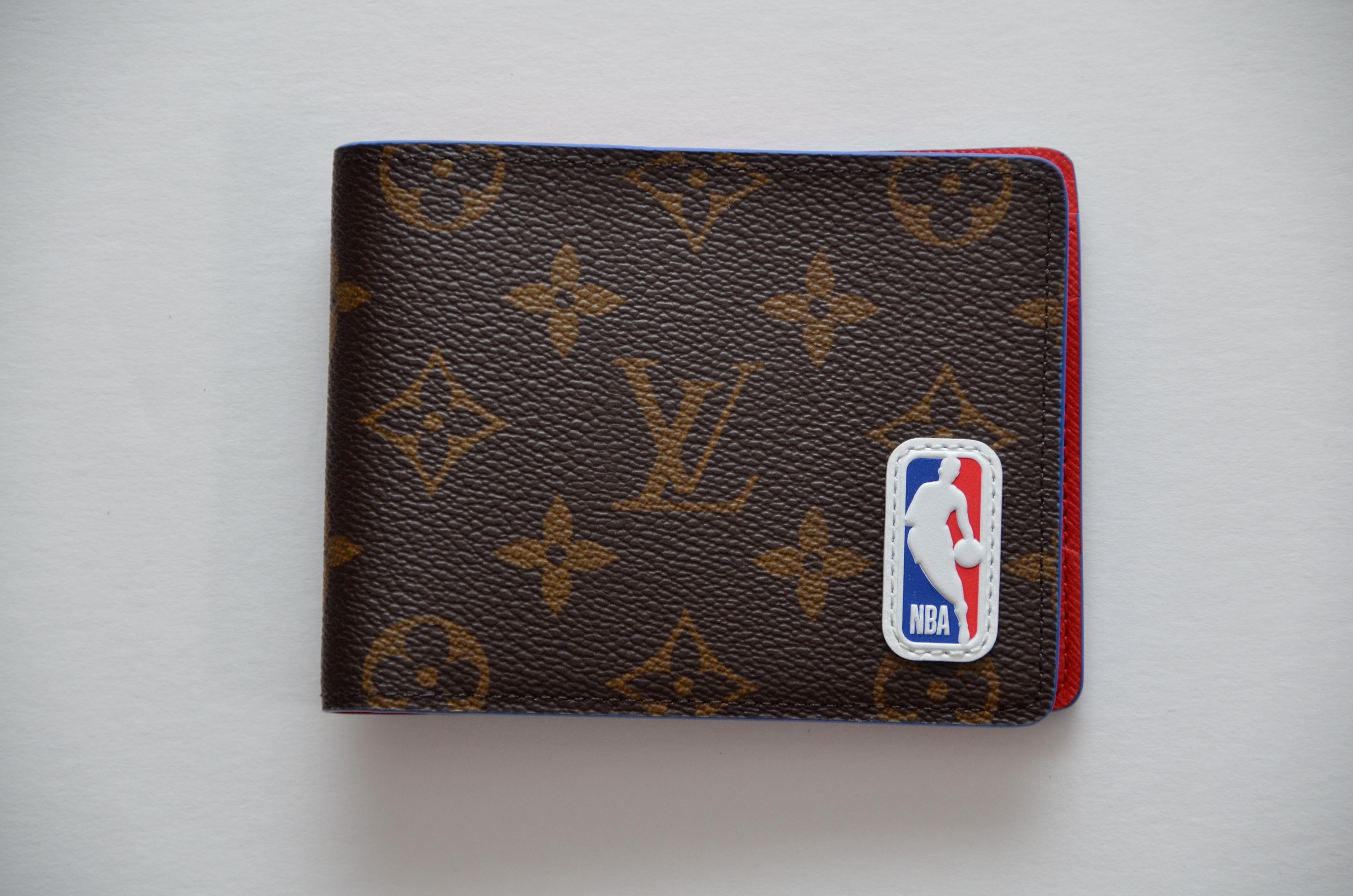 100% Guaranteed Authentic 
Louis Vuitton LV x NBA Brown Monogram Red White Blue Logo Bifold Multiple 
WalletSize: 4.5 x 3.5 x 0.6 inches (length x Height x Width)
Name: LV X NBA
Color: Brown
Style: Multiple Wallet
Material: Monogram Coated