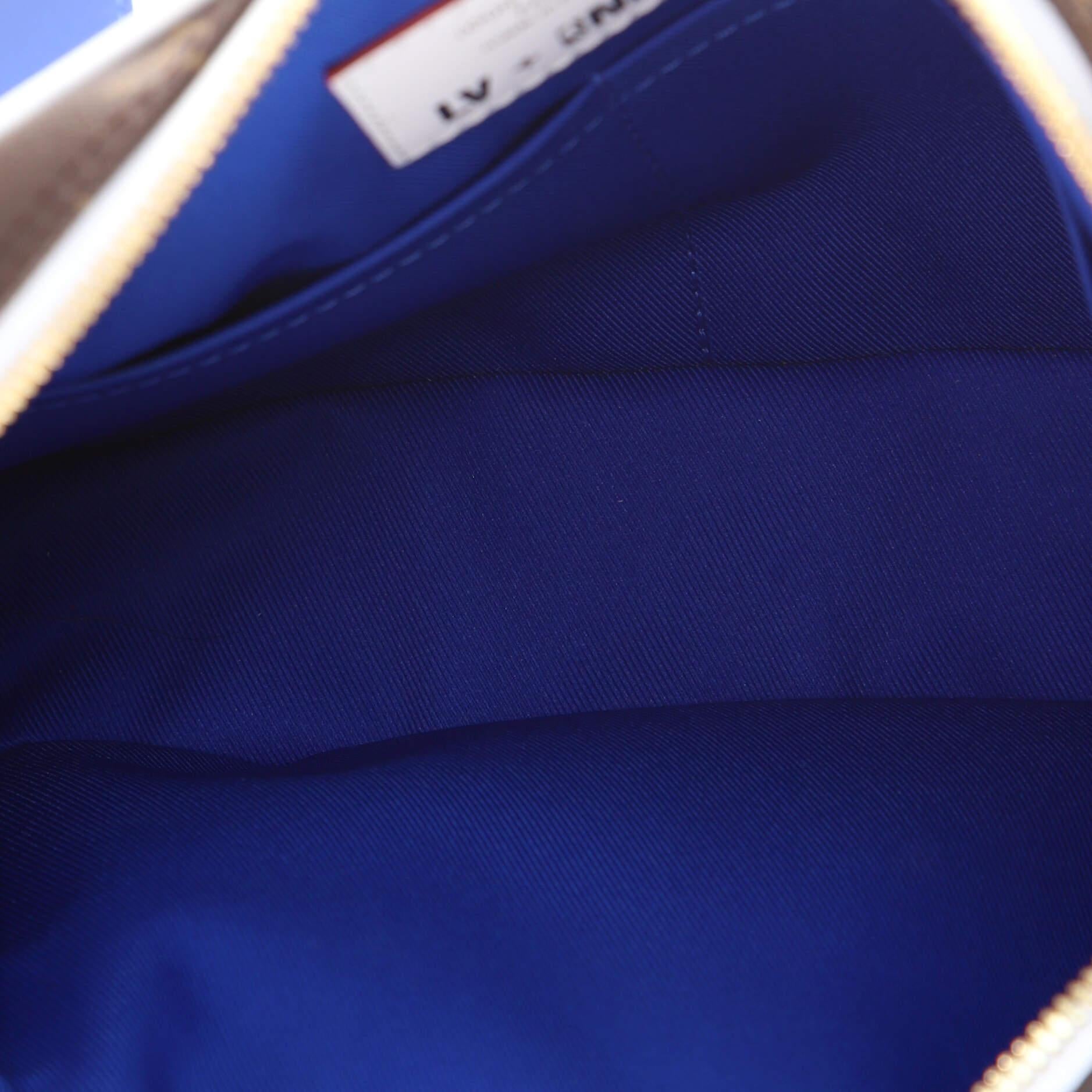 LV x NBA Nil Messenger Bag von Louis Vuitton aus Segeltuch mit Monogramm für Damen oder Herren