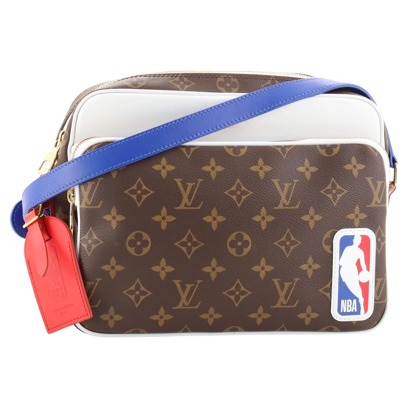LV x NBA Nil Messenger Bag von Louis Vuitton aus Segeltuch mit Monogramm
