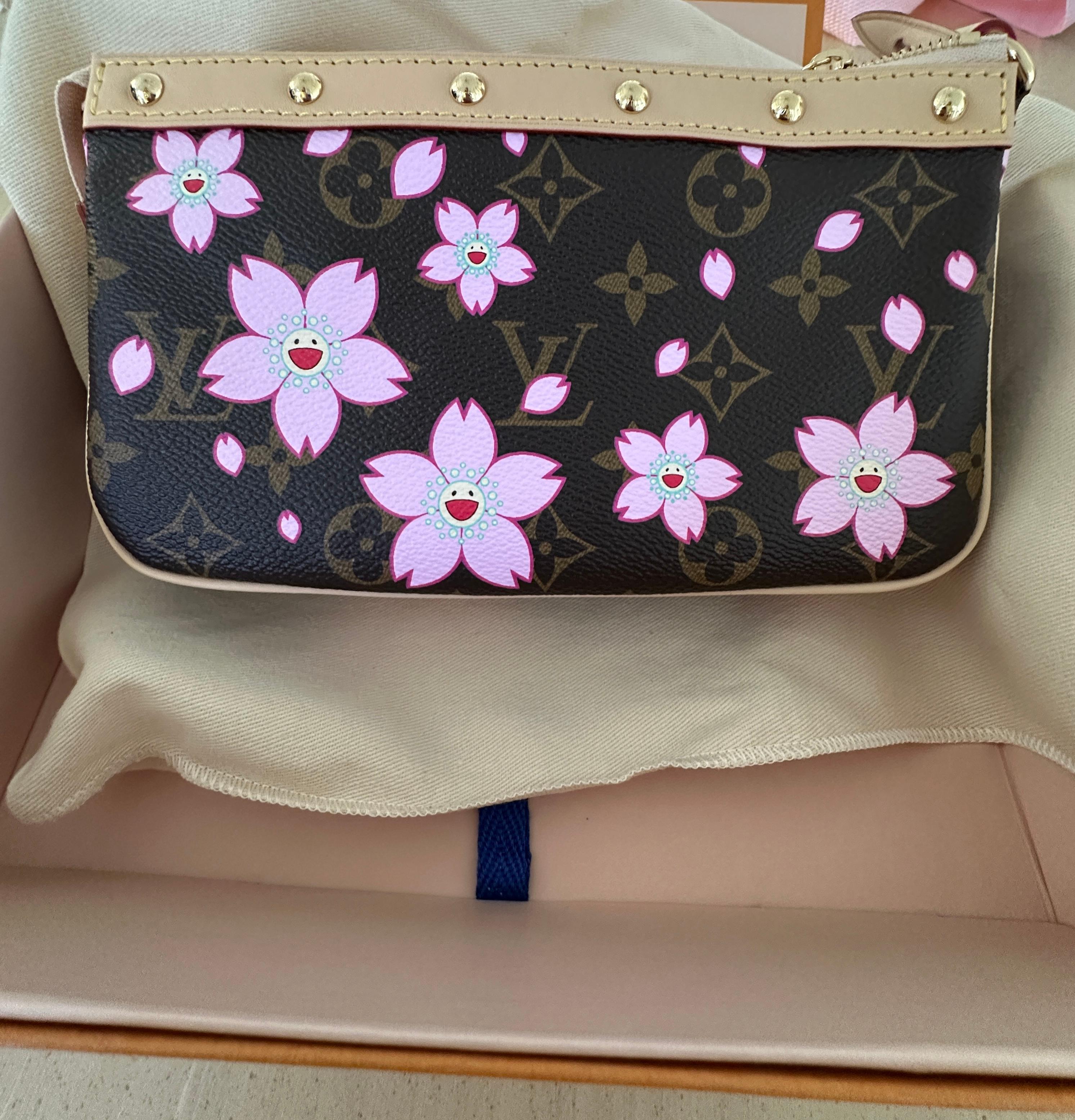 LOUIS VUITTON LV x Takashi Murakami Pochette Accessoires M13666 For Sale 2