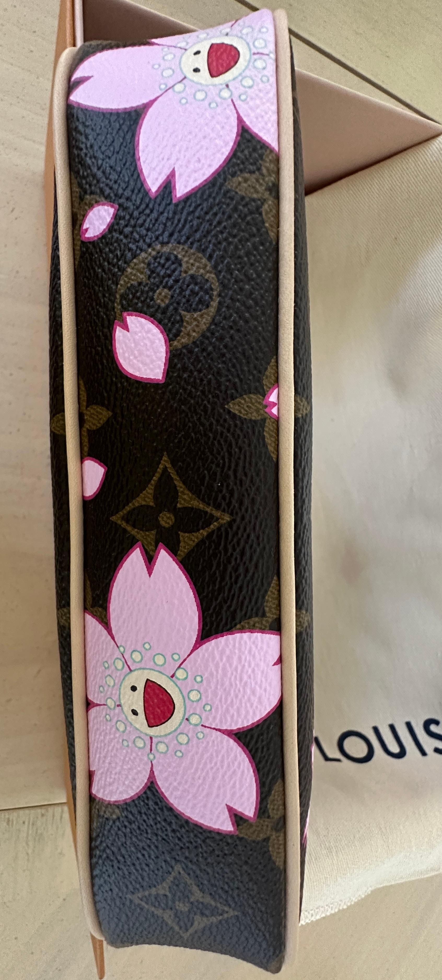 LOUIS VUITTON LV x Takashi Murakami Pochette Accessoires M13666 For Sale 3