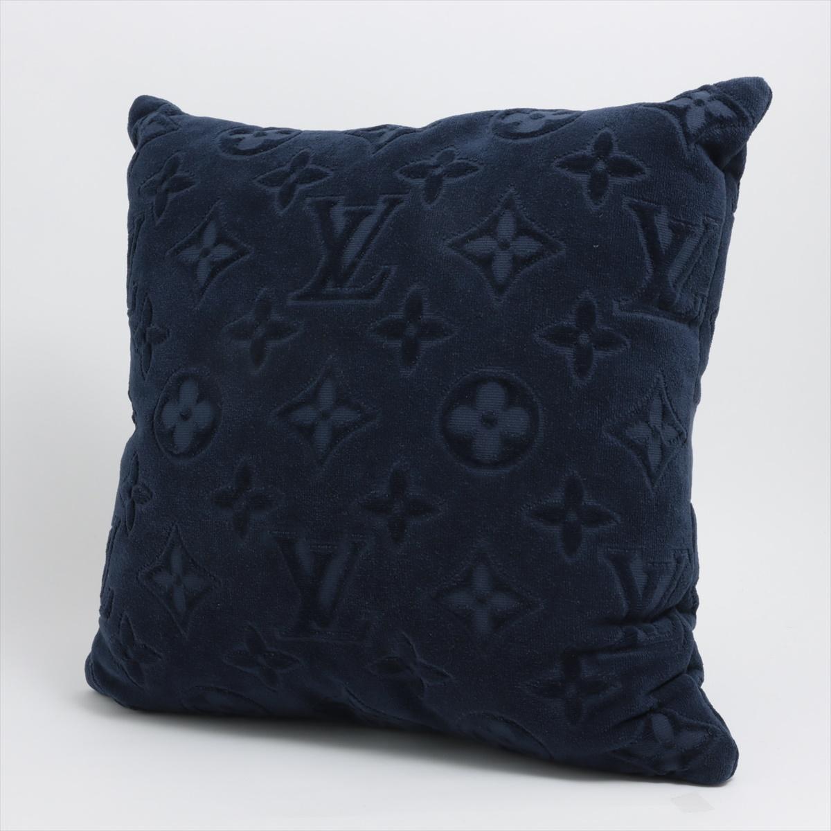 Louis Vuitton LVacation Beach Pillow Navy Blue In Good Condition In Humacao, PR