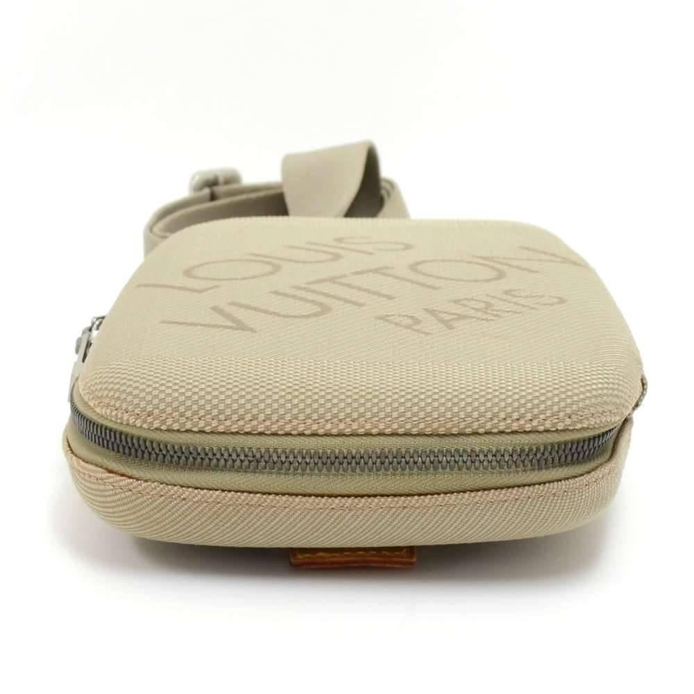 Louis Vuitton Mage Gray Damier Geant Canvas Body Travel Bag  In Good Condition For Sale In Fukuoka, Kyushu