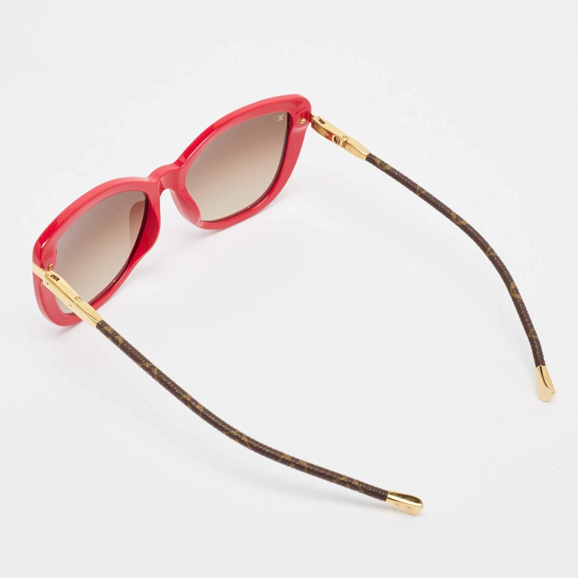 We see the detailing on this exquisite pair of designer sunglasses made from fine materials. The sunglasses are luxe in appeal and practical in usage.