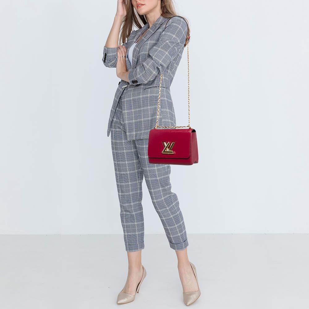 Louis Vuittons creations are popular owing to their high style and functionality. This bag like all the other handbags is durable and stylish. Exuding a fine finish the bag is designed to give a luxurious experience. The interior has enough space to
