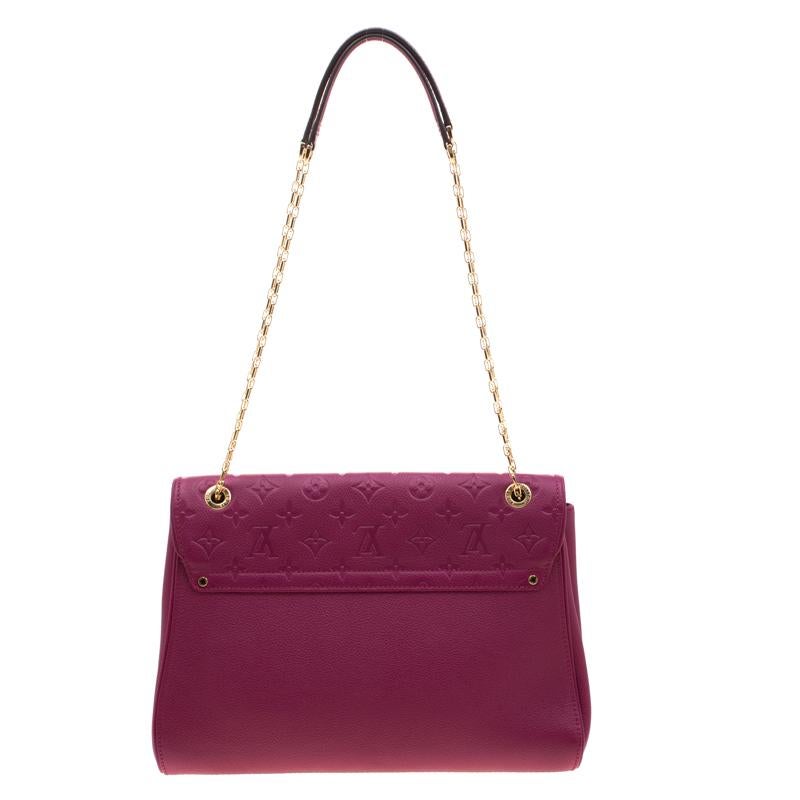A perfect bag to instantly get recognized with is this St Germain MM bag from Louis Vuitton. Crafted in magenta leather, the flap of this bag is made of the signature monogram Empreinte along with a gold-tone S-lock closure. The interior is spacious