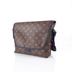Louis Vuitton Magnetic Messenger bag