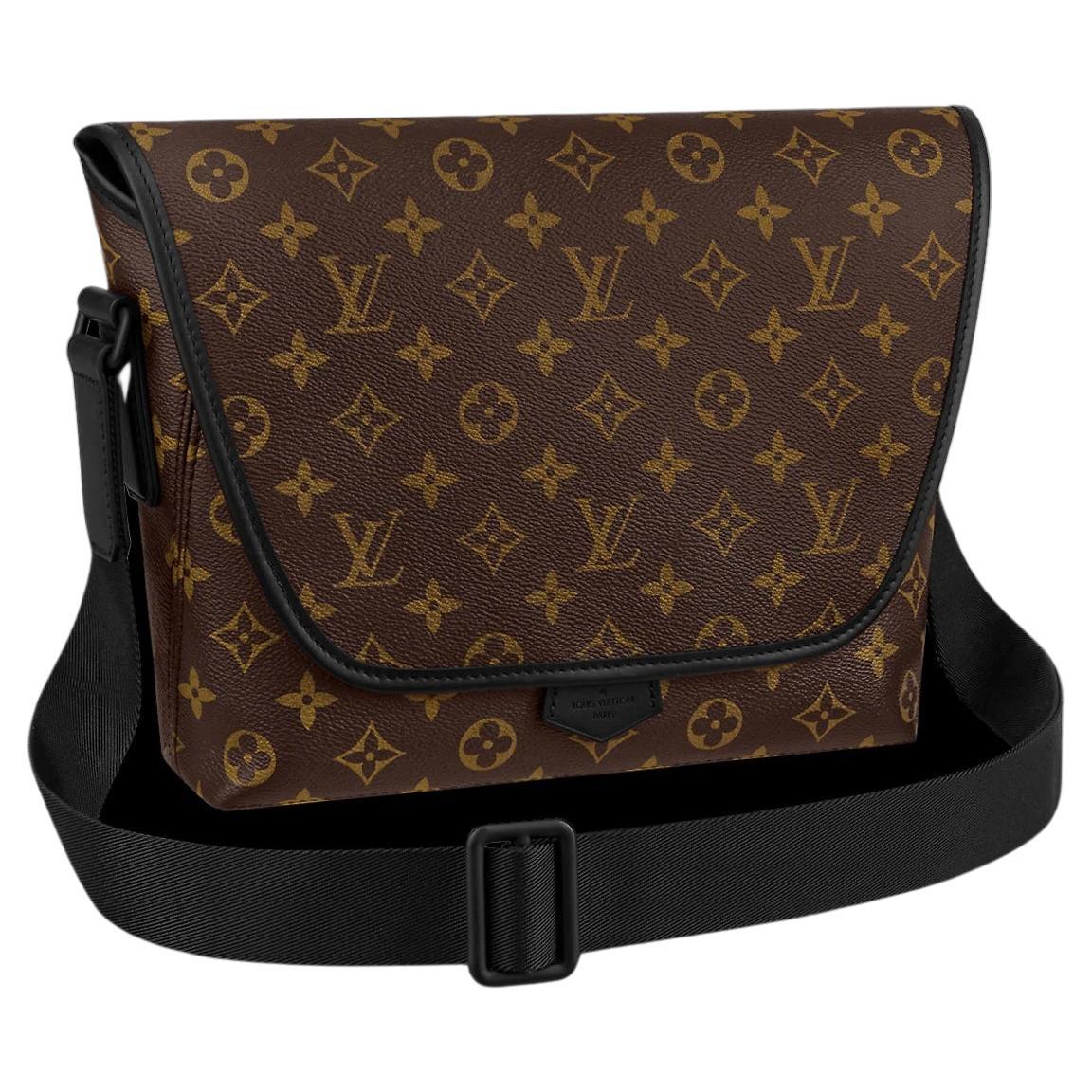 Louis Vuitton Messenger Bags - 605 For Sale on 1stDibs | louis 