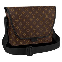 Louis Vuitton Magnetic Messenger bag