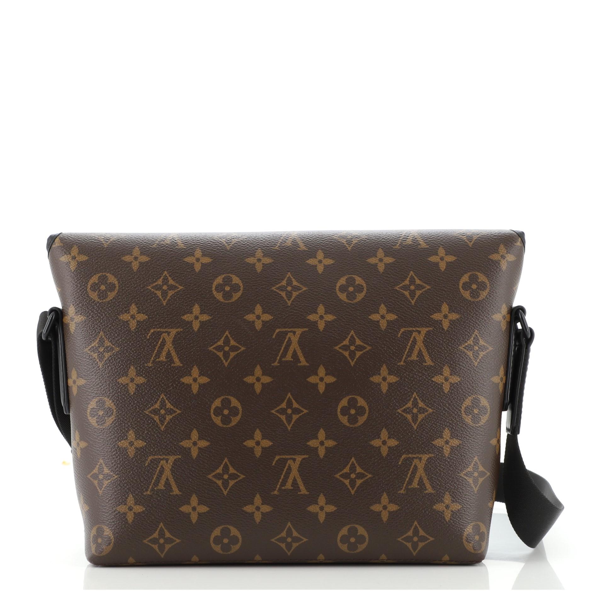 lv magnetic messenger bag