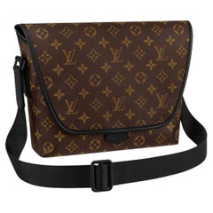 Louis Vuitton Magnetic Messenger Bag Monogram canvas