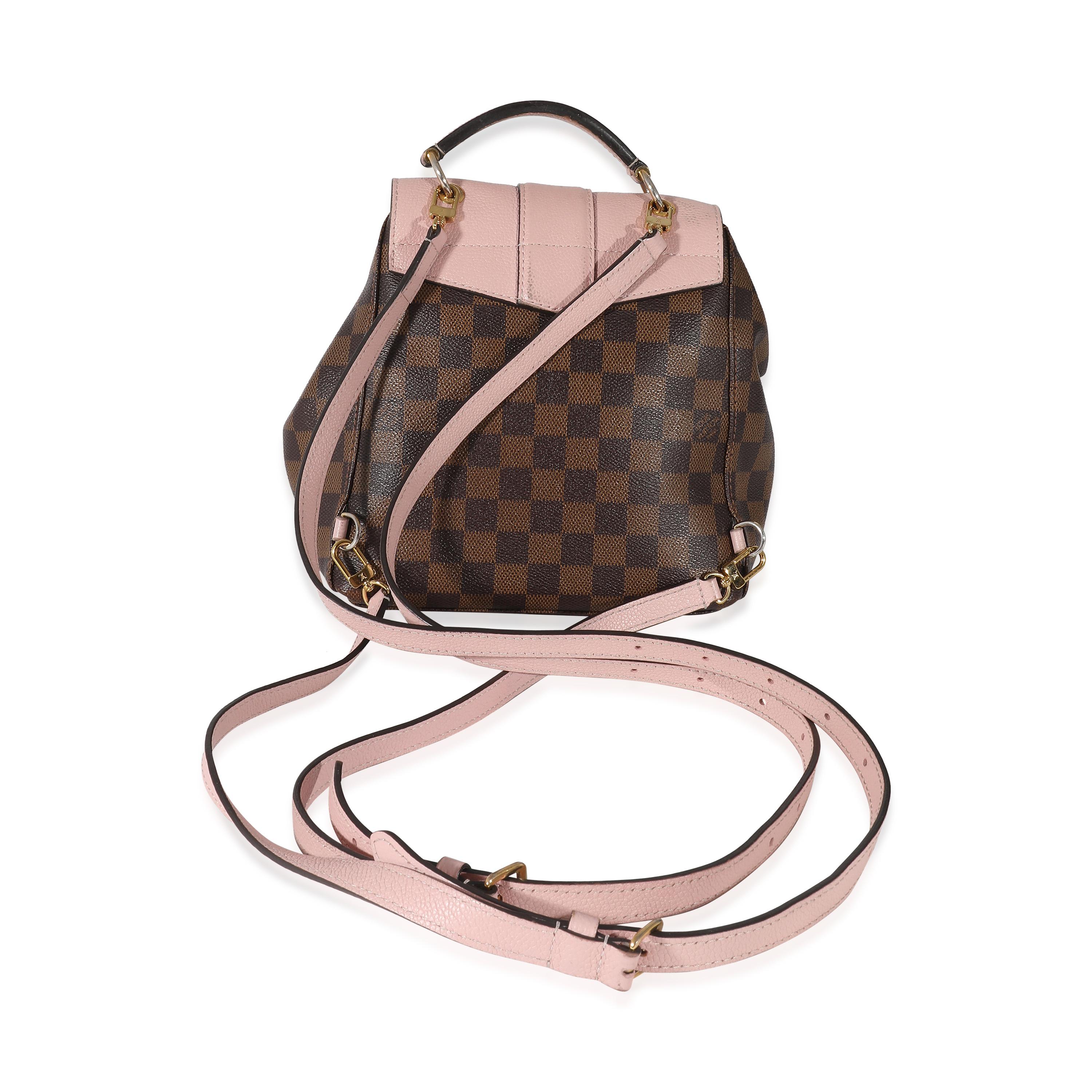 Listing Title : Louis Vuitton Magnolia Damier Ebene Canvas Clapton Backpack
SKU : 134556
Condit : Usagé 
Condition du sac à main : Bon
Commentaires sur l'état : L'article est en bon état avec des signes apparents d'usure. Éraflures importantes,