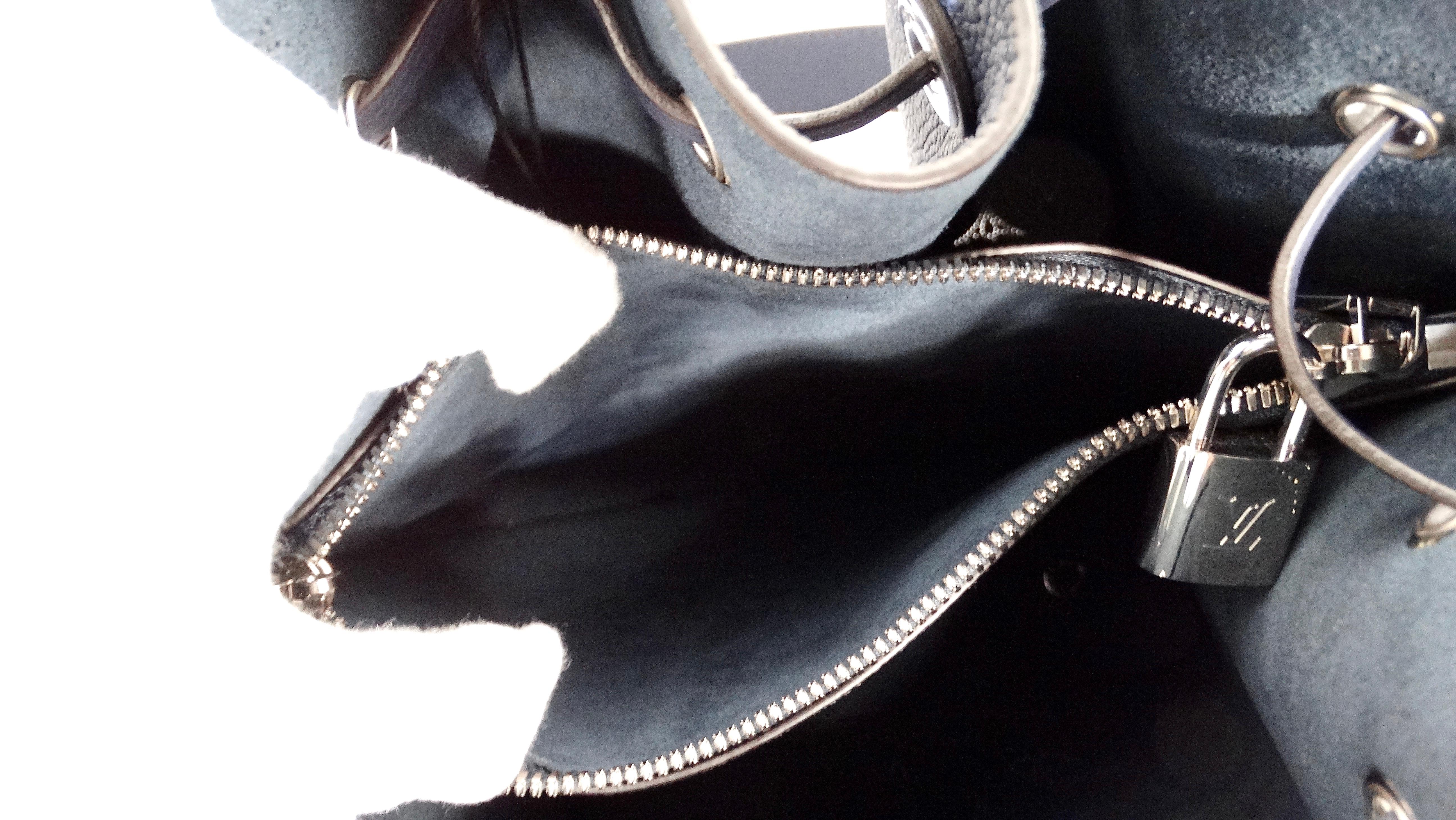 Louis Vuitton Mahina Flight Mode Muria Navy Blue Bucket Bag For Sale 7
