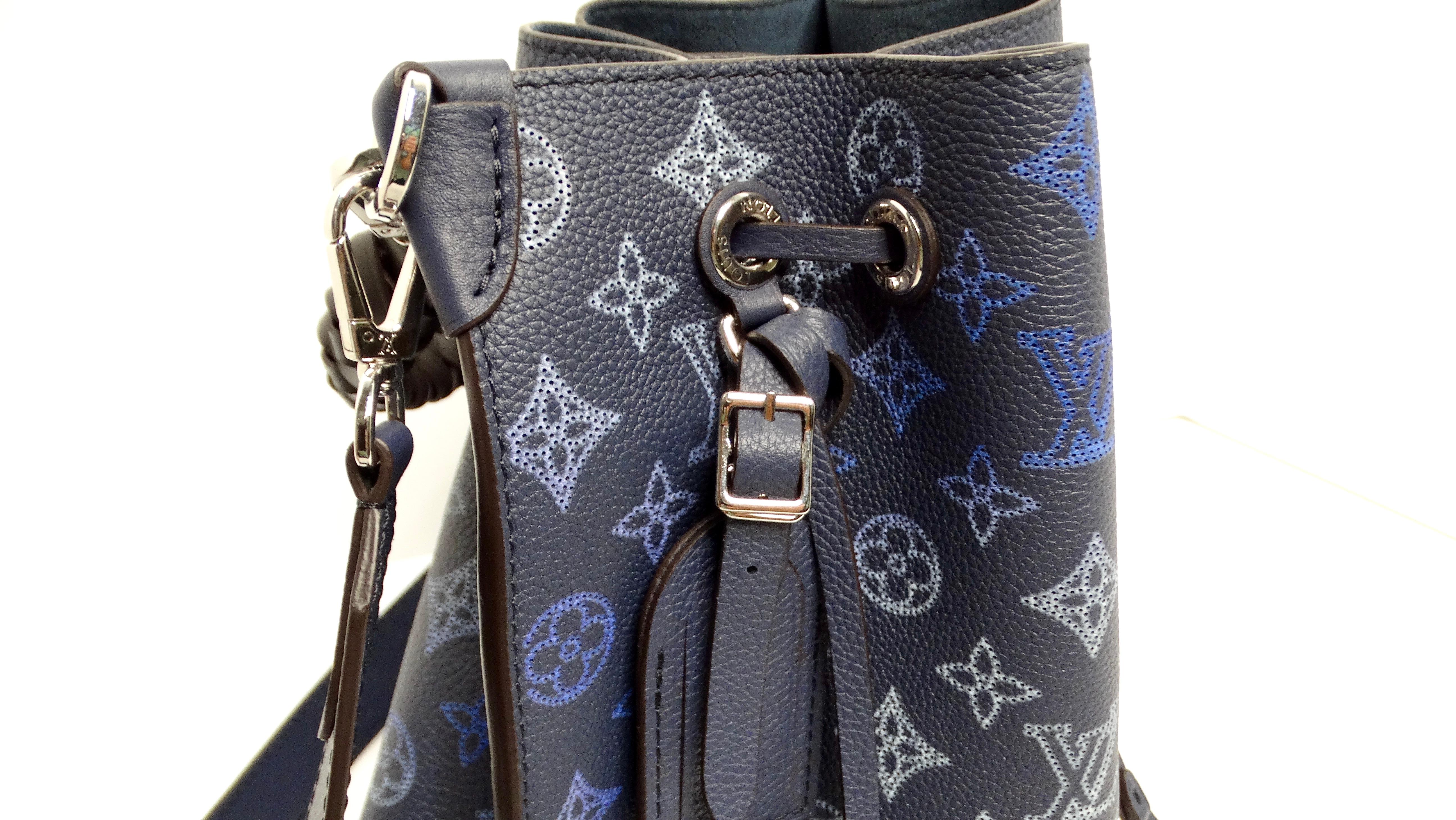 Louis Vuitton Mahina Flight Mode Muria Navy Blue Bucket Bag In Good Condition For Sale In Scottsdale, AZ