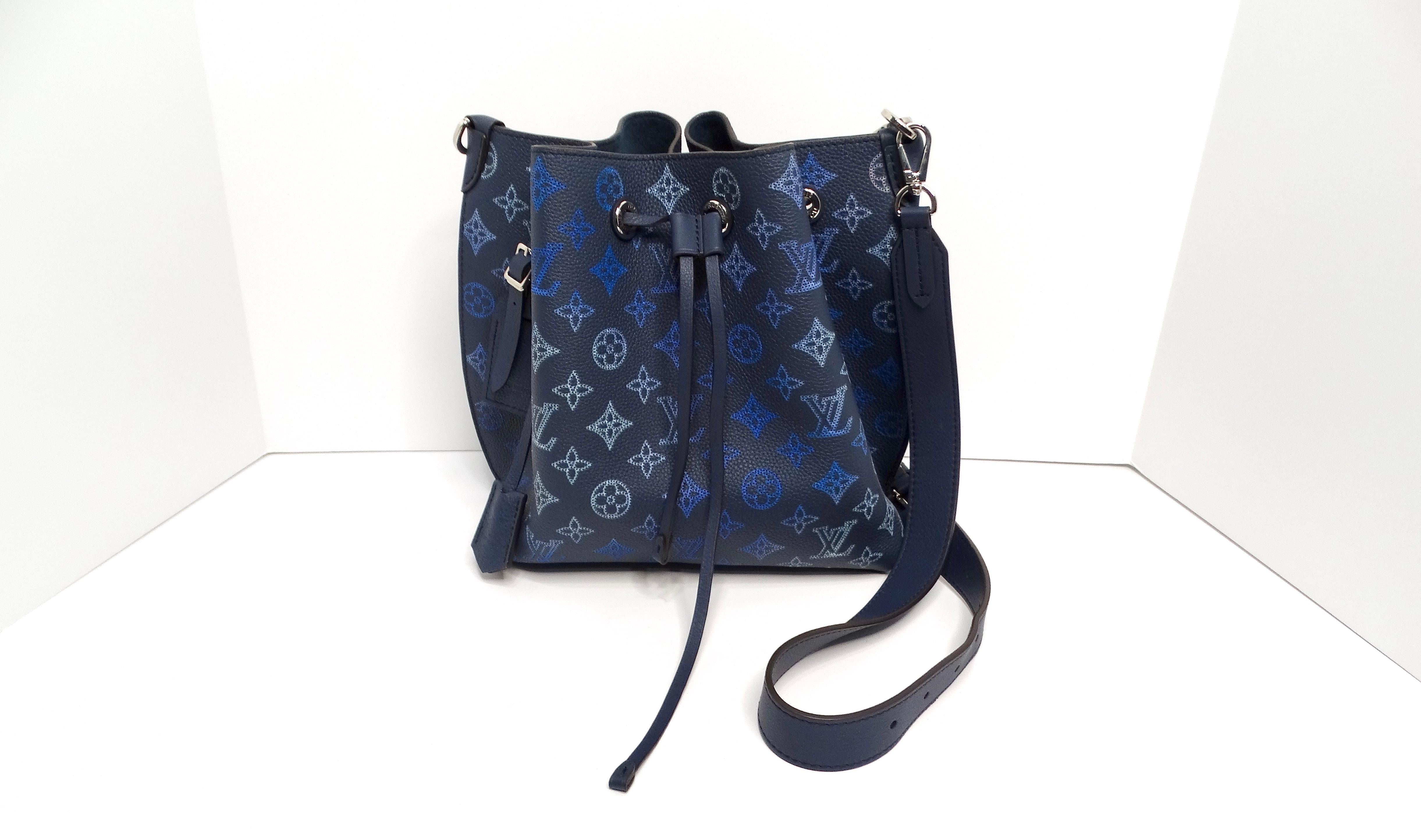 Women's Louis Vuitton Mahina Flight Mode Muria Navy Blue Bucket Bag For Sale