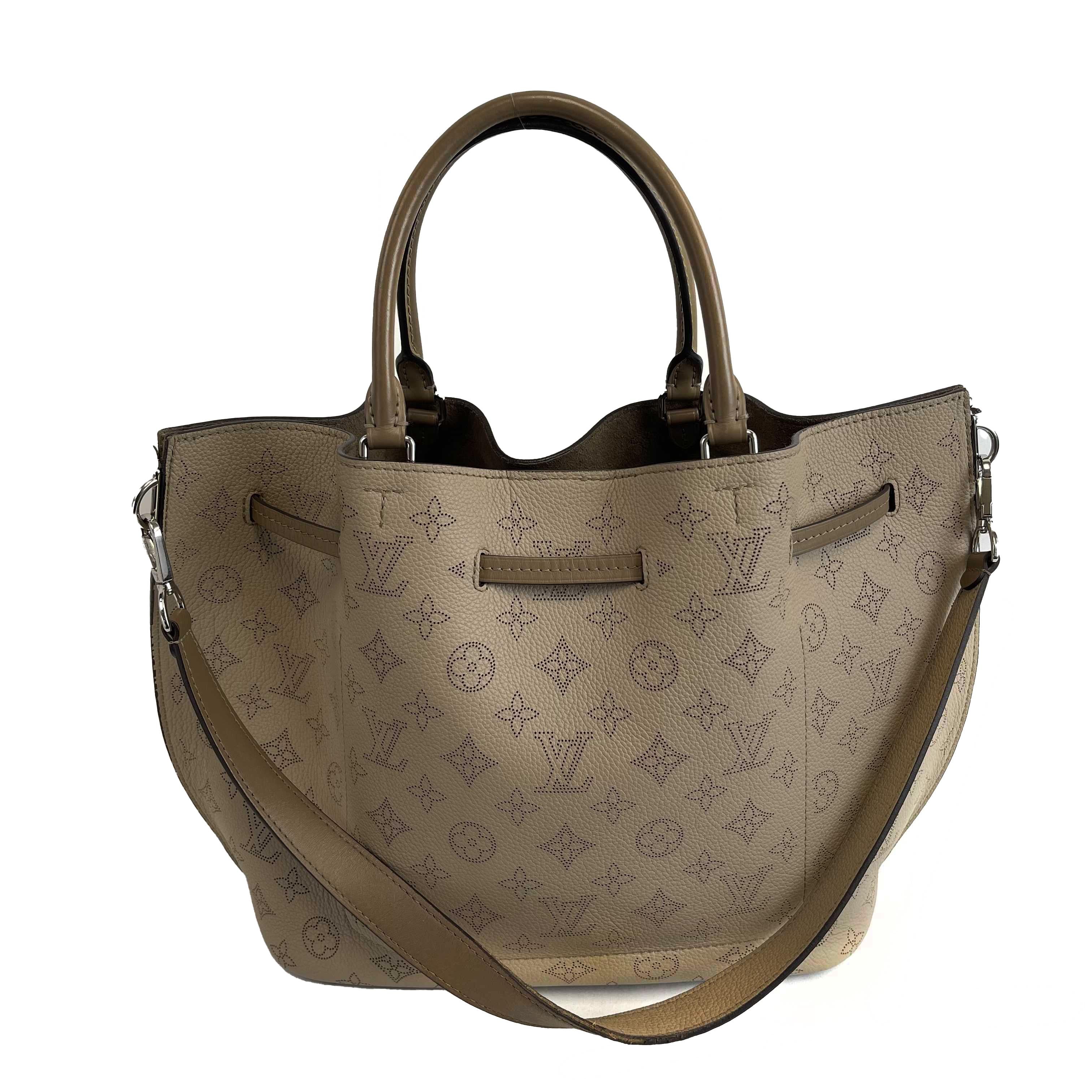 Louis Vuitton Why Knot MM Galet Mahina Silver Hardware in 2023