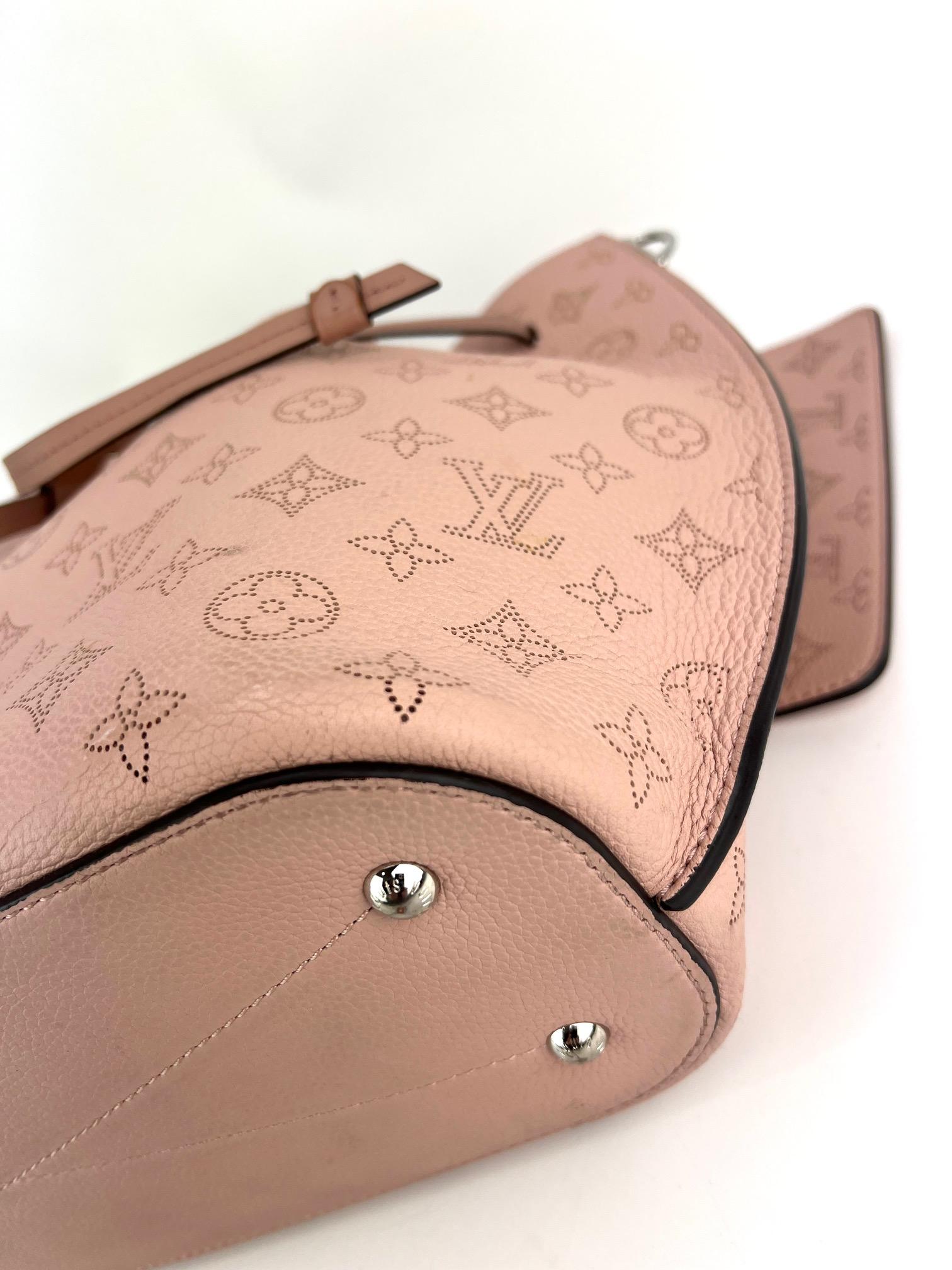 LOUIS VUITTON Mahina Girolata Monolia Light Pink Leather Hand Bag 3