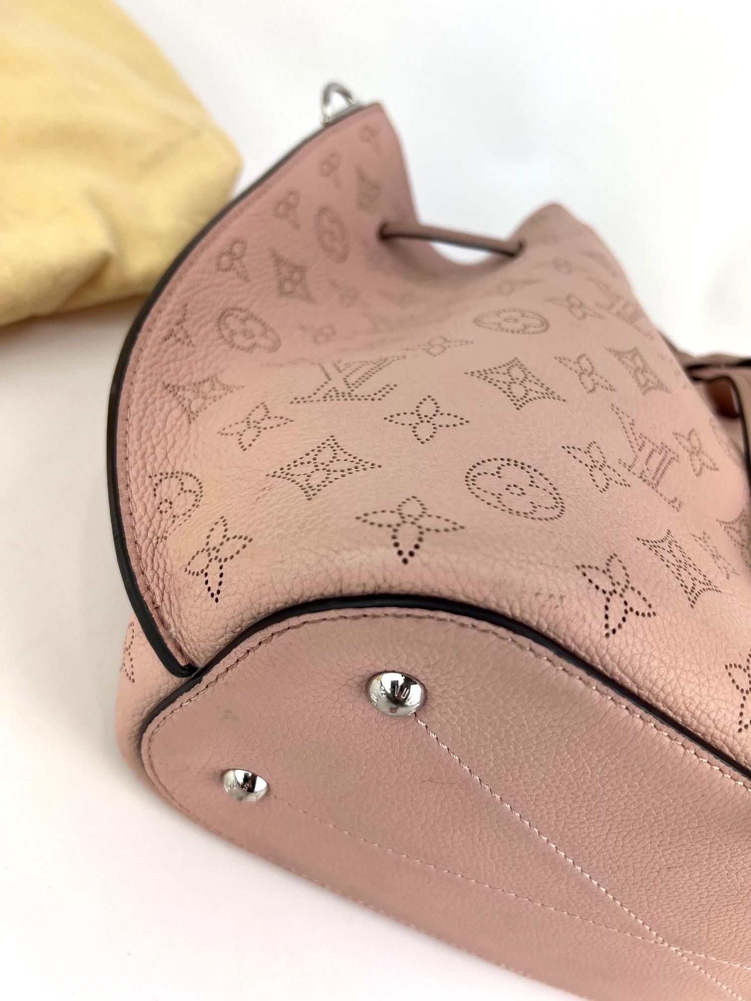 LOUIS VUITTON Mahina Girolata Monolia Light Pink Leather Hand Bag 4