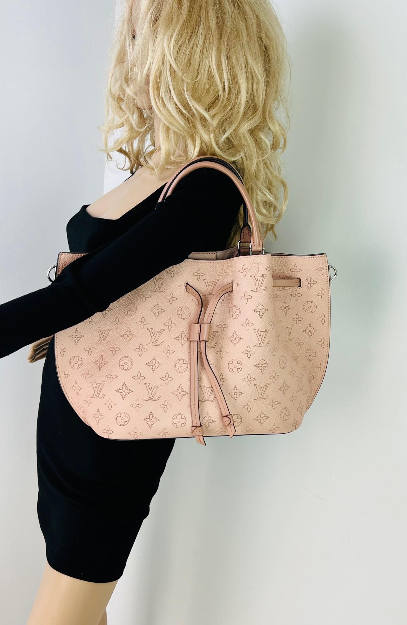 LOUIS VUITTON Mahina Girolata Monolia Light Pink Leather Hand Bag 5