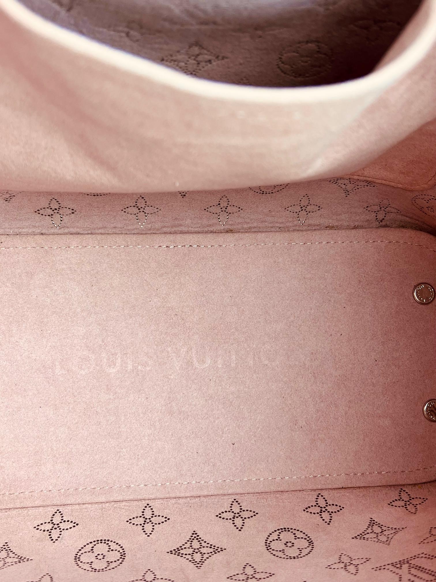 LOUIS VUITTON Mahina Girolata Monolia Light Pink Leather Hand Bag 7
