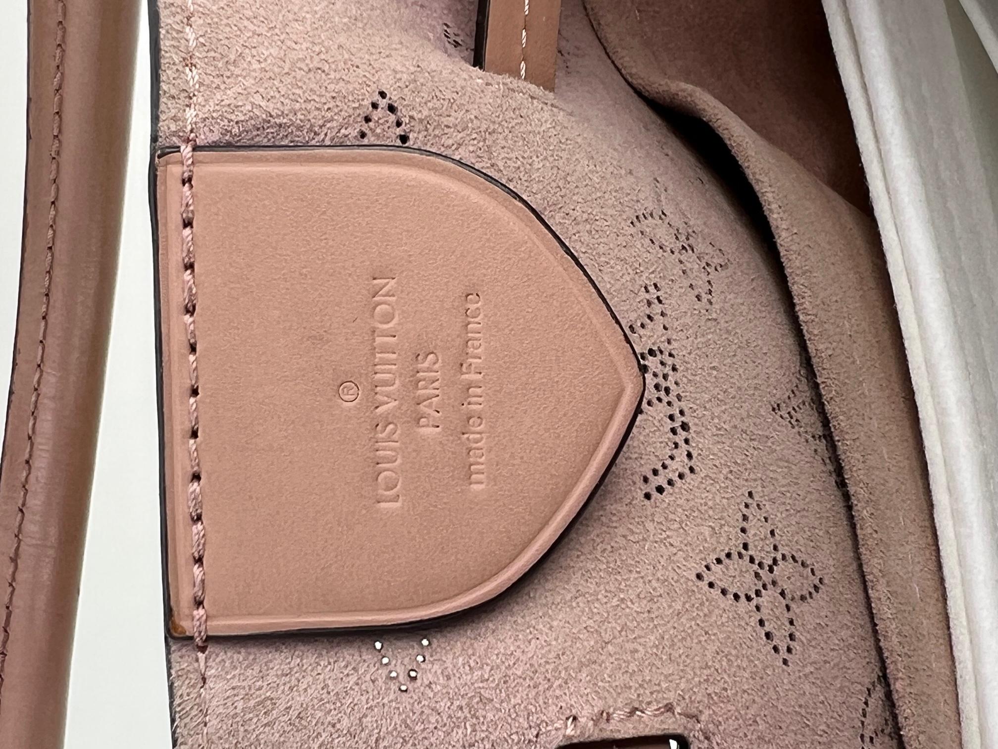 LOUIS VUITTON Mahina Girolata Monolia Light Pink Leather Hand Bag 9