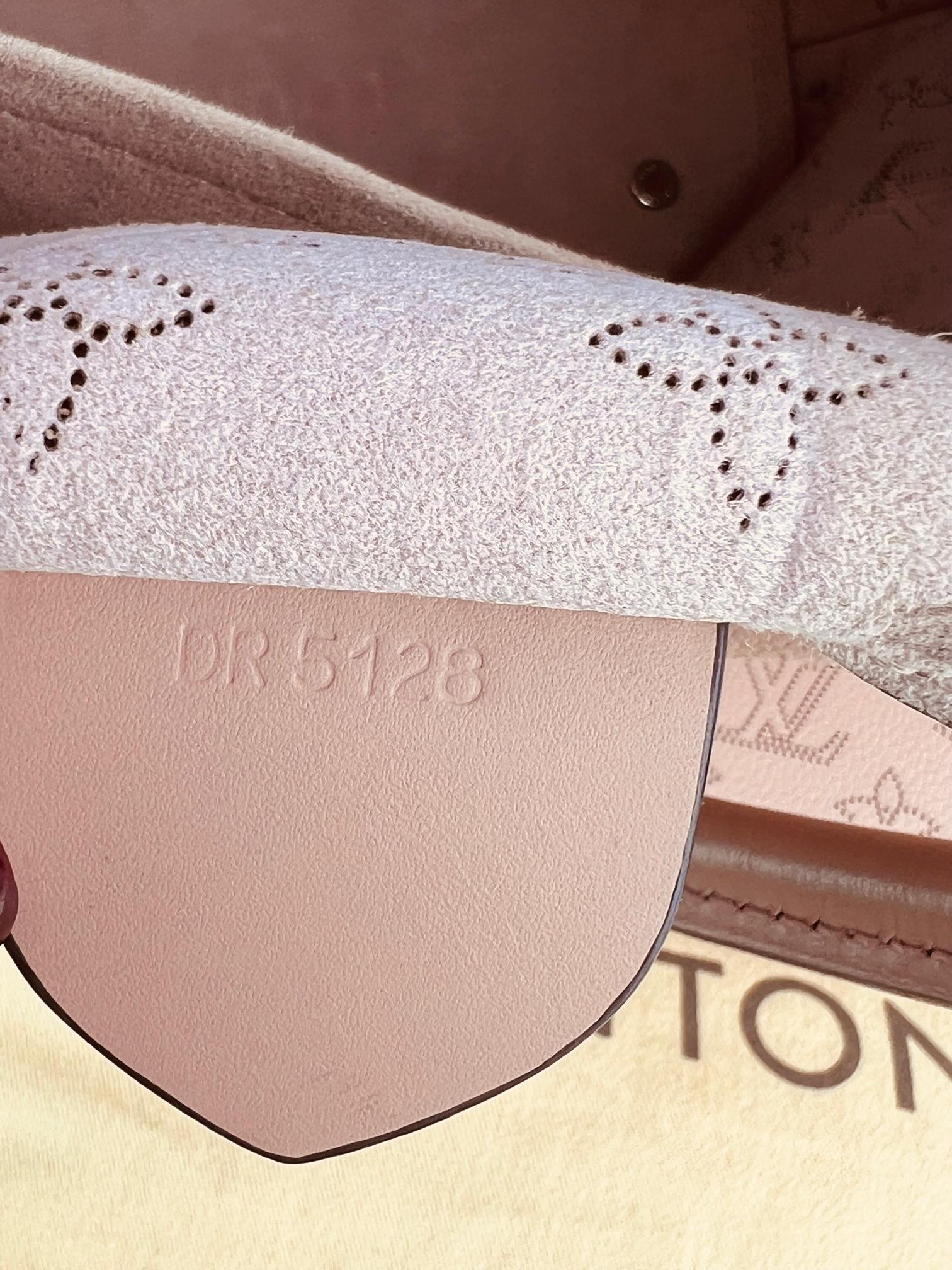 LOUIS VUITTON Mahina Girolata Monolia Light Pink Leather Hand Bag 12