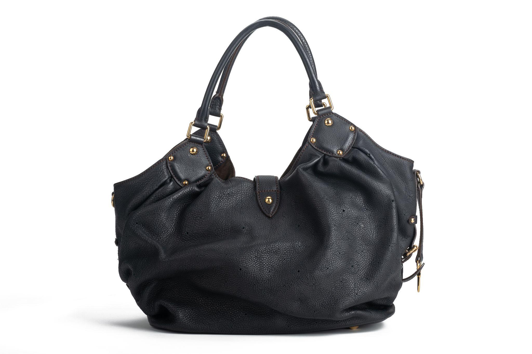 Louis Vuitton Mahina Hobo Bag In Excellent Condition For Sale In West Hollywood, CA