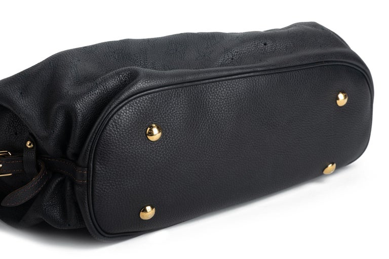 Schwarze Mahina XL Hobo-Tasche für Damen von Louis Vuitton im Angebot bei  1stDibs