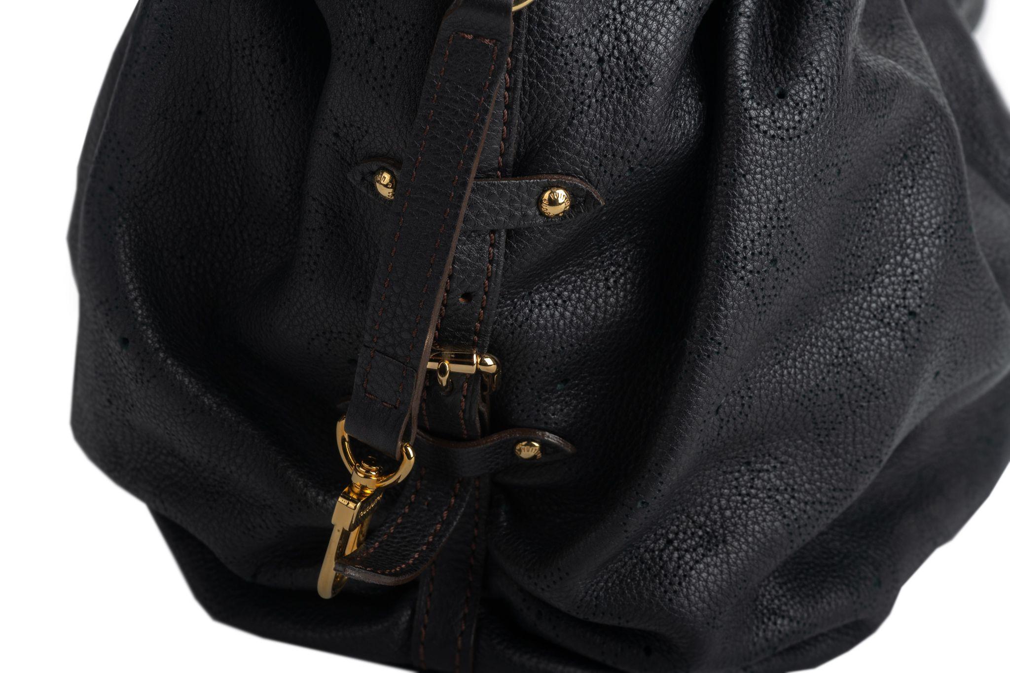 Louis Vuitton Mahina Hobo-Tasche im Angebot 1
