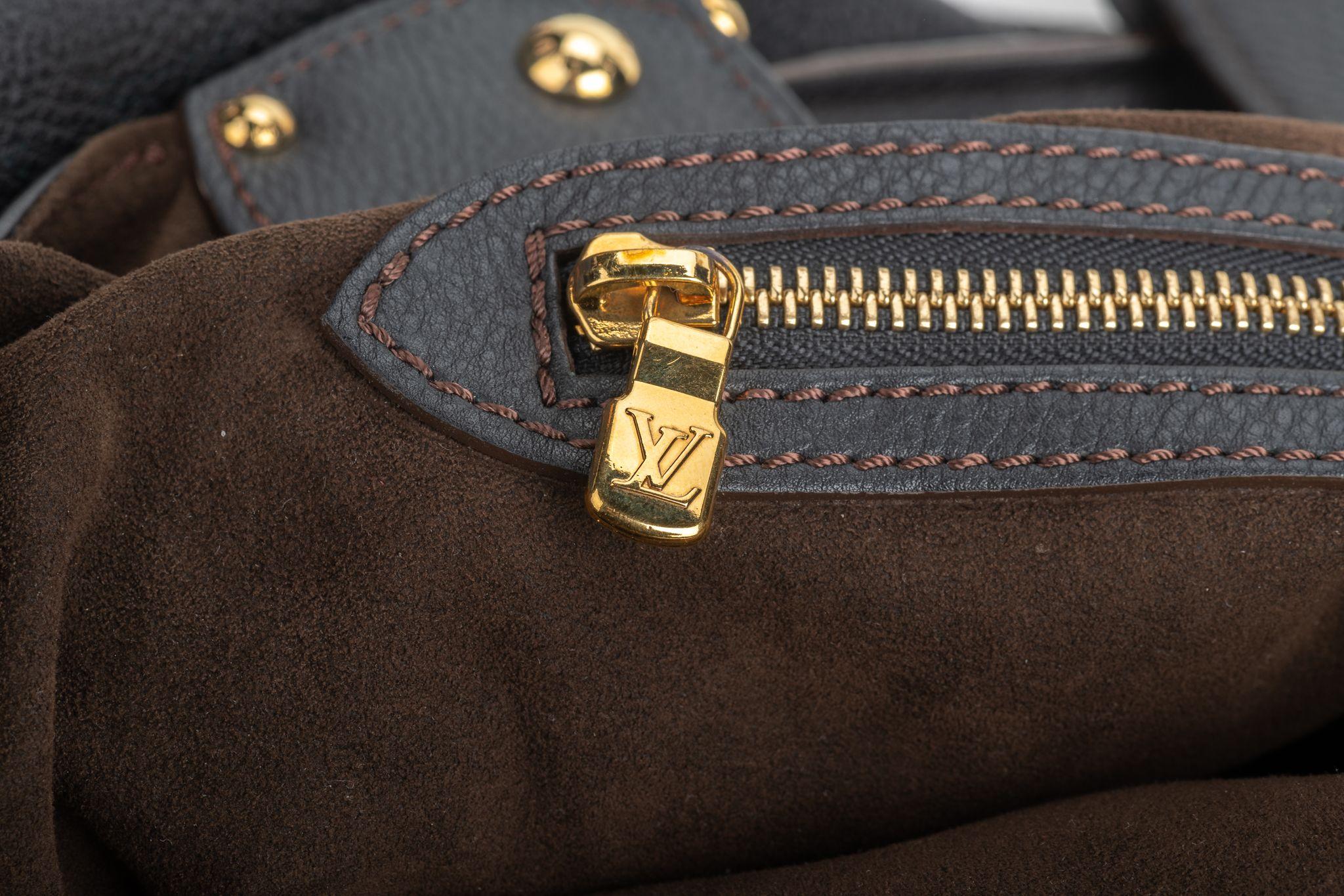 Louis Vuitton Mahina Hobo-Tasche im Angebot 3
