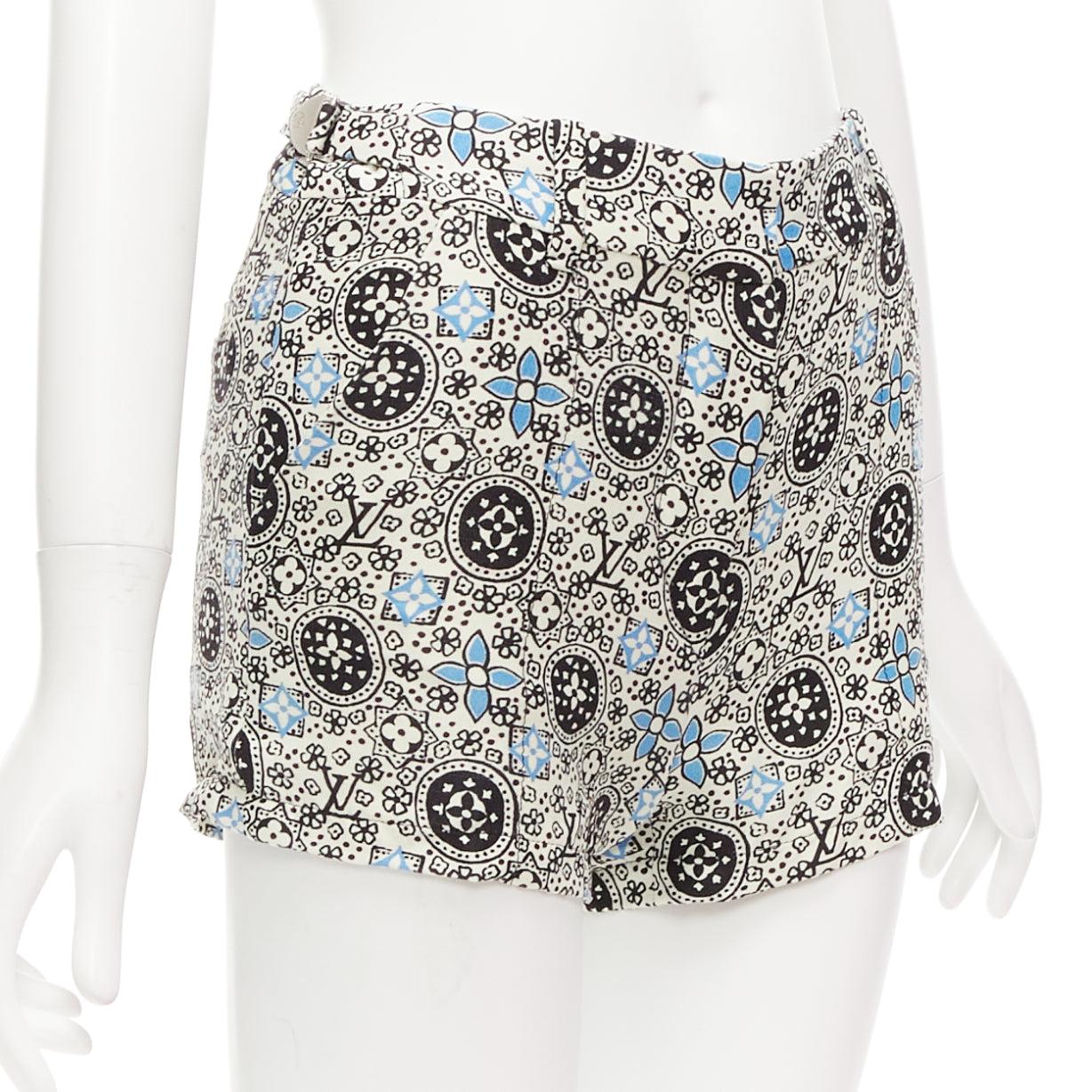 White LOUIS VUITTON Majolica floral monogram print cream blue wool silk shorts FR34 XS For Sale