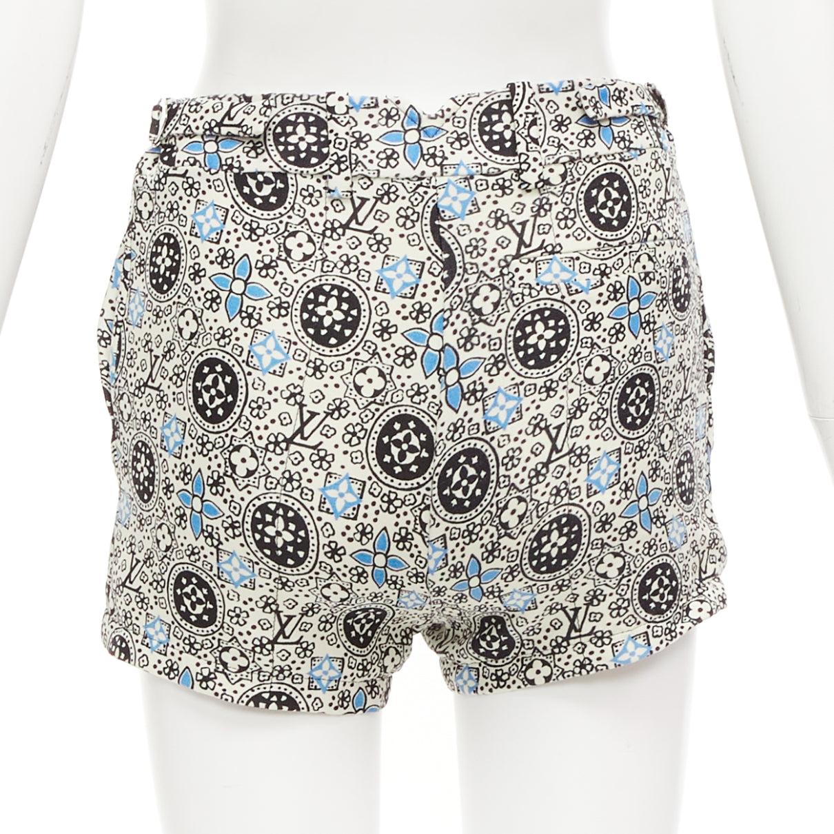 Women's LOUIS VUITTON Majolica floral monogram print cream blue wool silk shorts FR34 XS For Sale