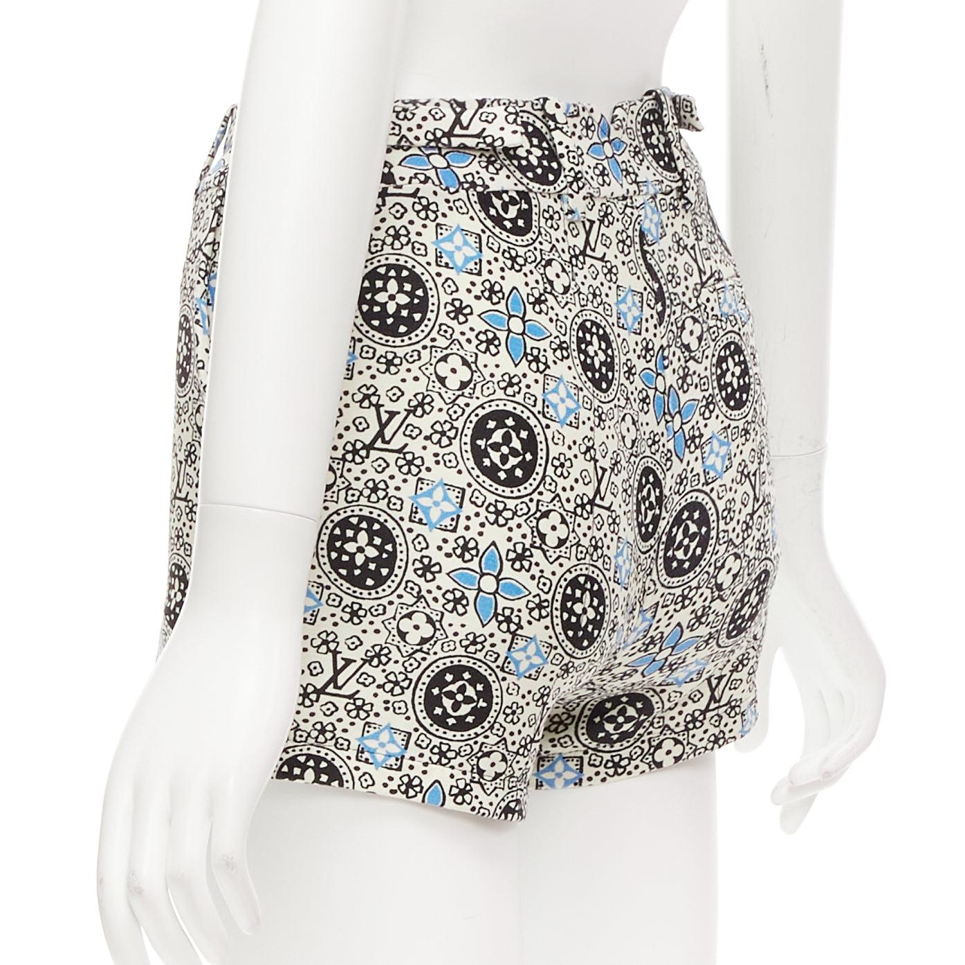 LOUIS VUITTON Majolica floral monogram print cream blue wool silk shorts FR34 XS For Sale 1