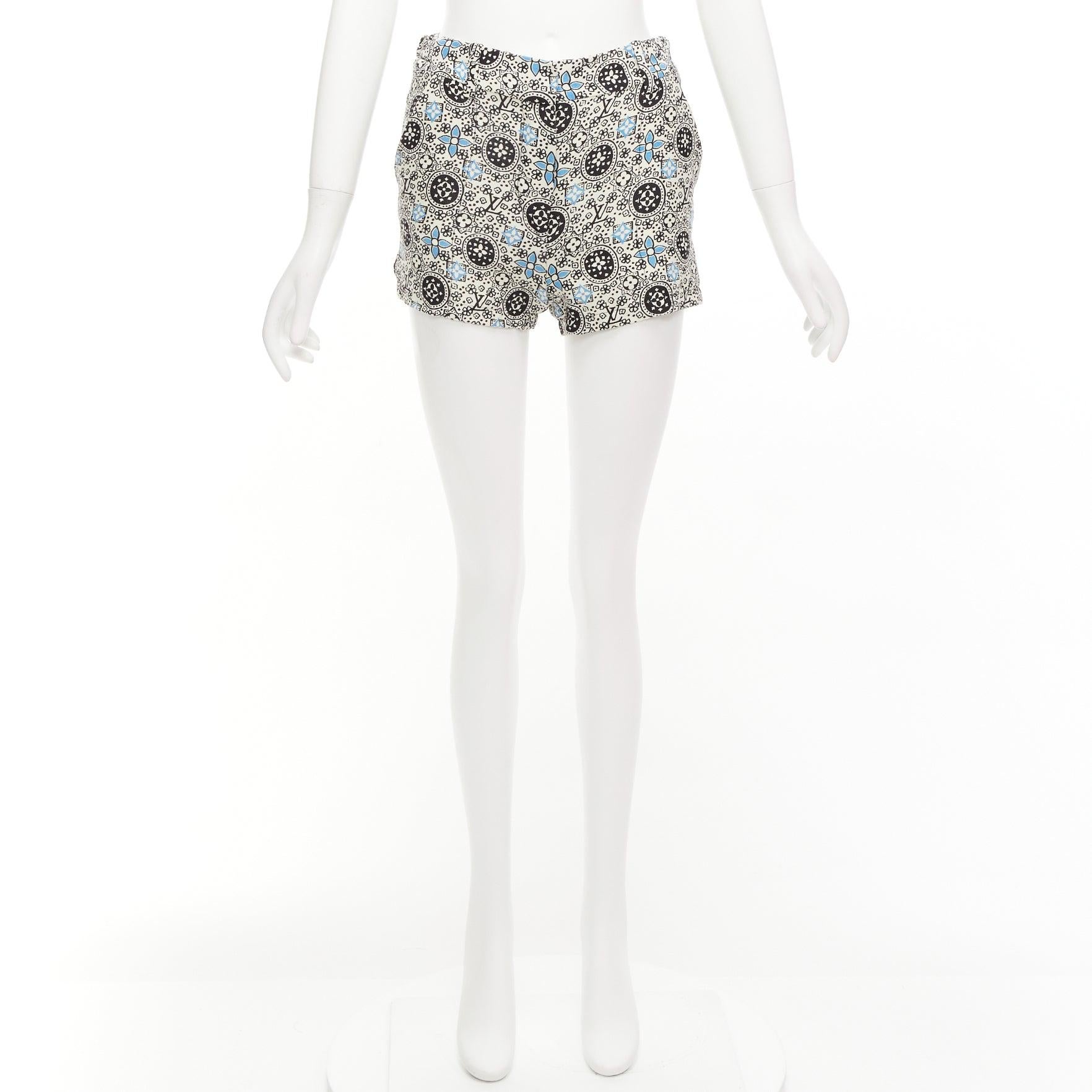 LOUIS VUITTON Majolica floral monogram print cream blue wool silk shorts FR34 XS For Sale 4