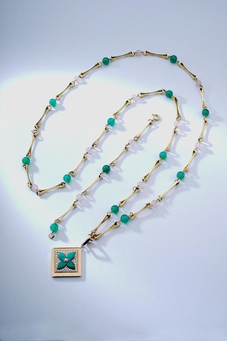 The Pendant is by Louis Vuitton in Malachite surrounded by Diamond mounted on yellow gold. Signed, numbered and marked.
The chain sautoir necklace is composed of Chalcedony beads and yellow gold.
Contemporary work.