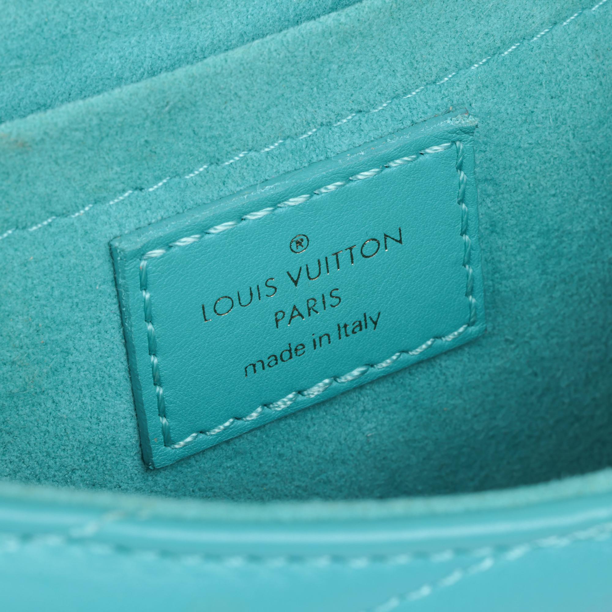 LOUIS VUITTON Malibu Green Quilted Calfskin Leather New Wave Chain PM For Sale 3