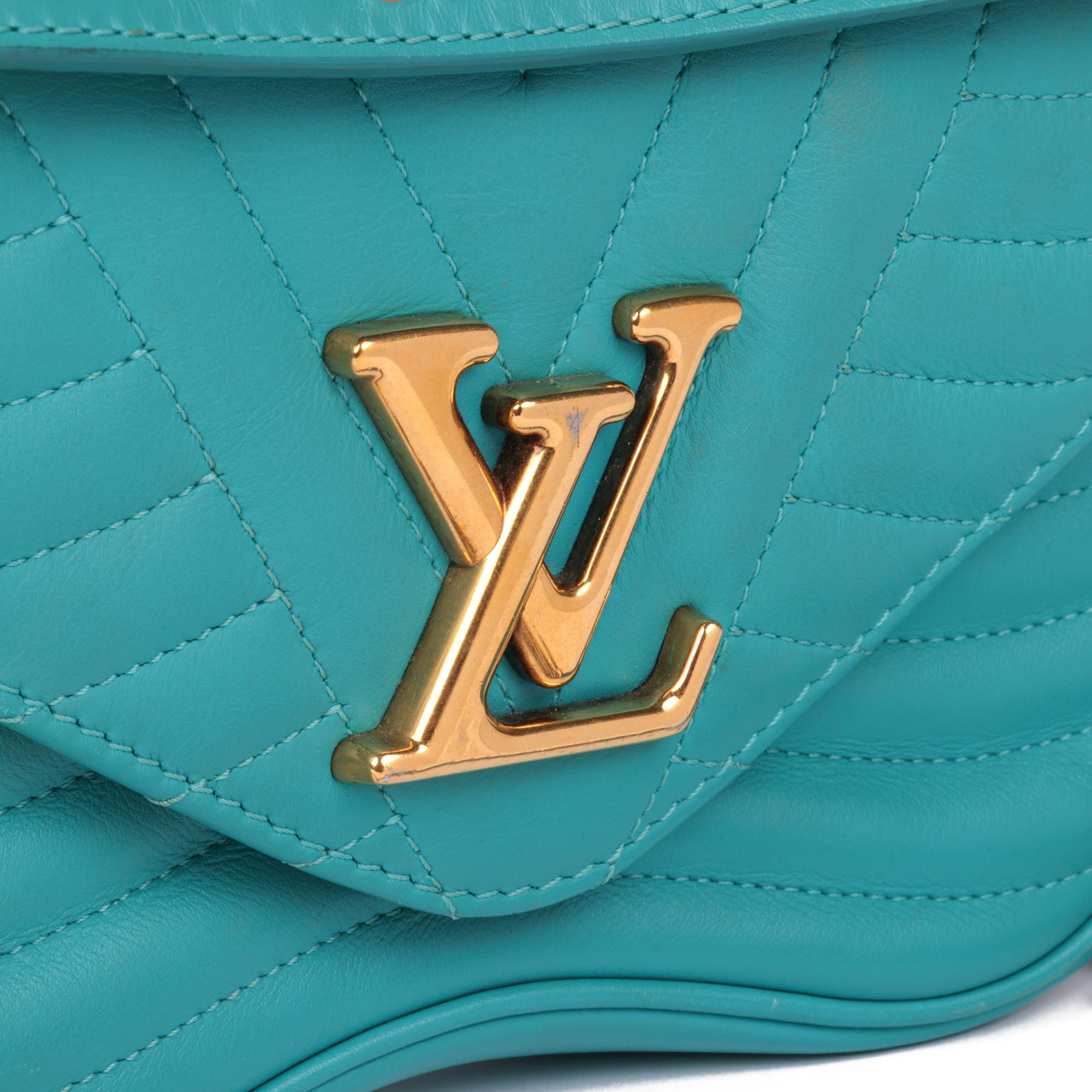 LOUIS VUITTON Malibu Green Quilted Calfskin Leather New Wave Chain PM For Sale 3