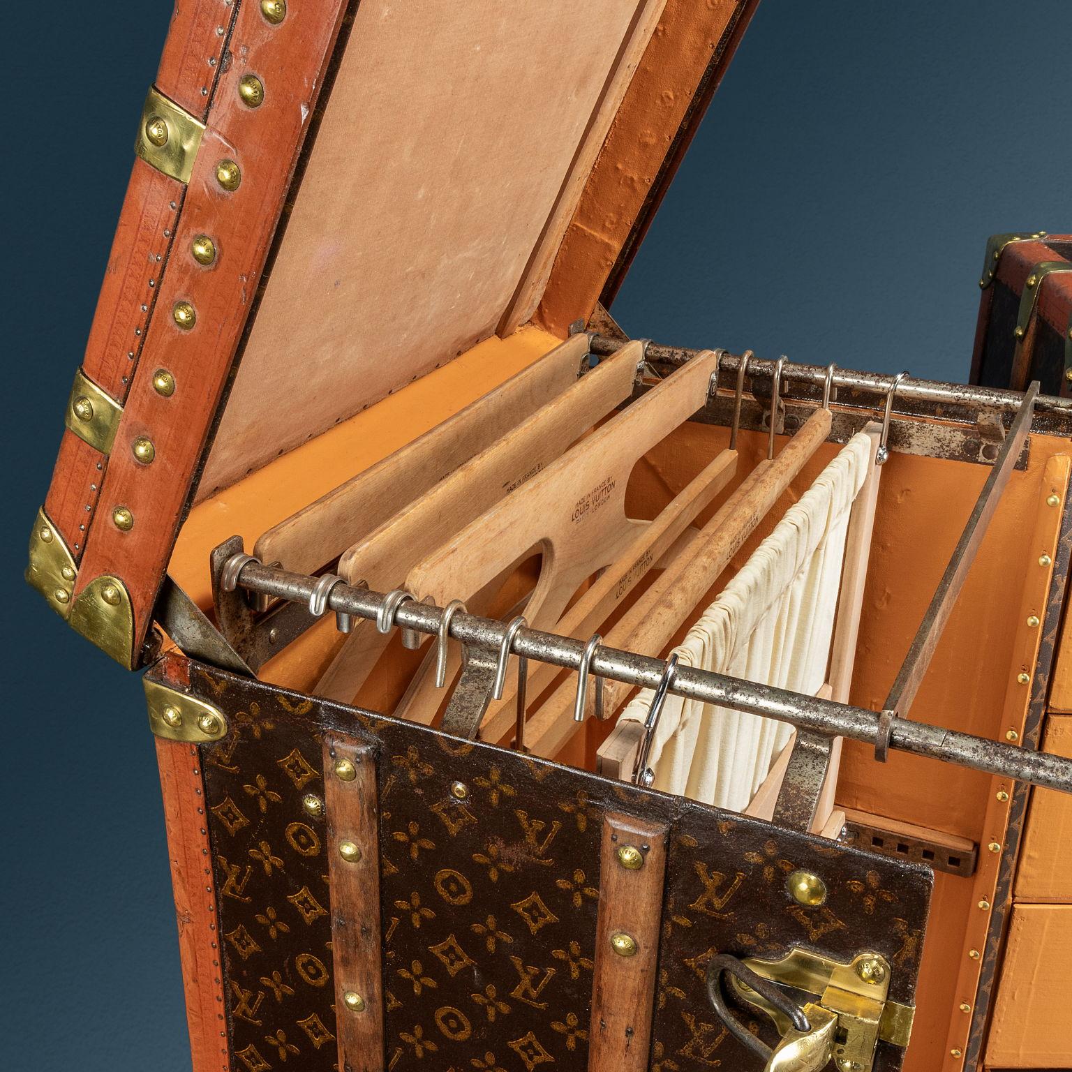 French Louis Vuitton Malle Armoire Parigi 1935 ca. in vendita