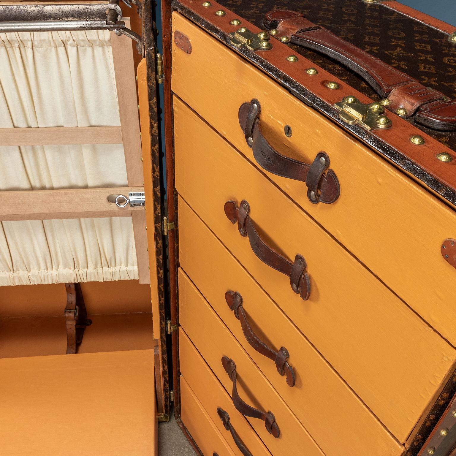 Louis Vuitton Malle Armoire Parigi 1935 ca. In condizioni buone in vendita a Milano, IT
